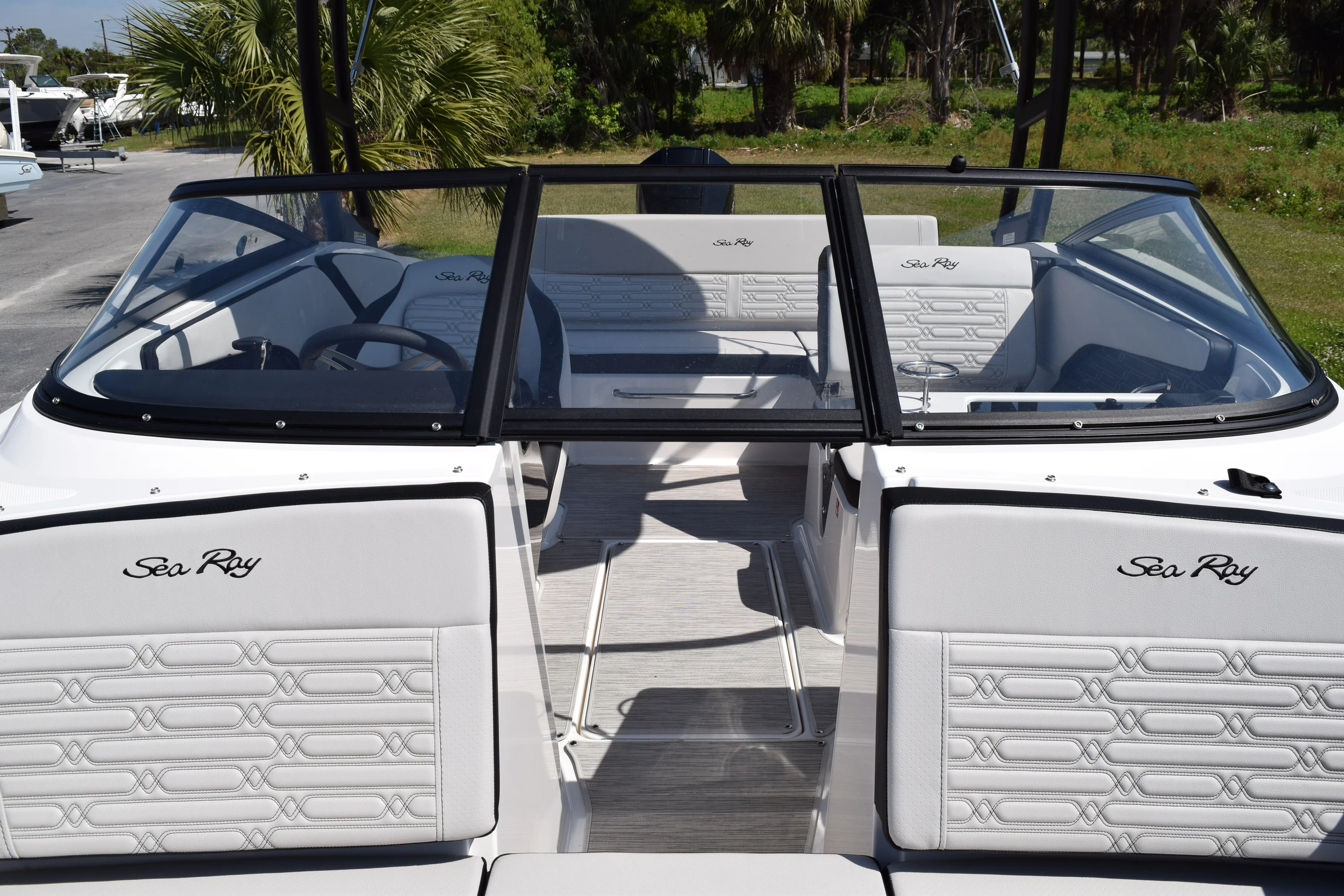 2026 Sea Ray SPX 210 Outboard Image Thumbnail #19