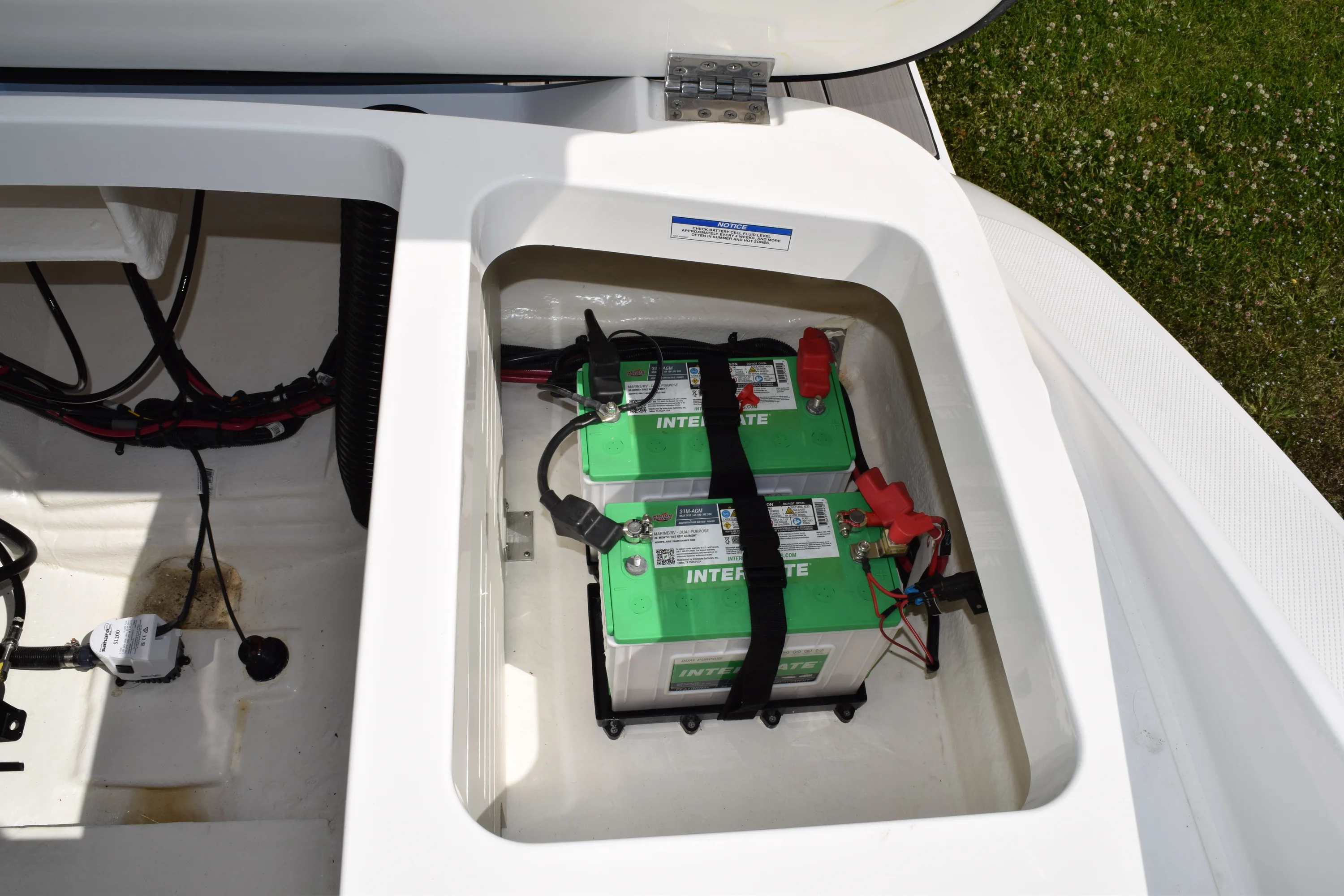 2026 Sea Ray SPX 210 Outboard Image Thumbnail #6