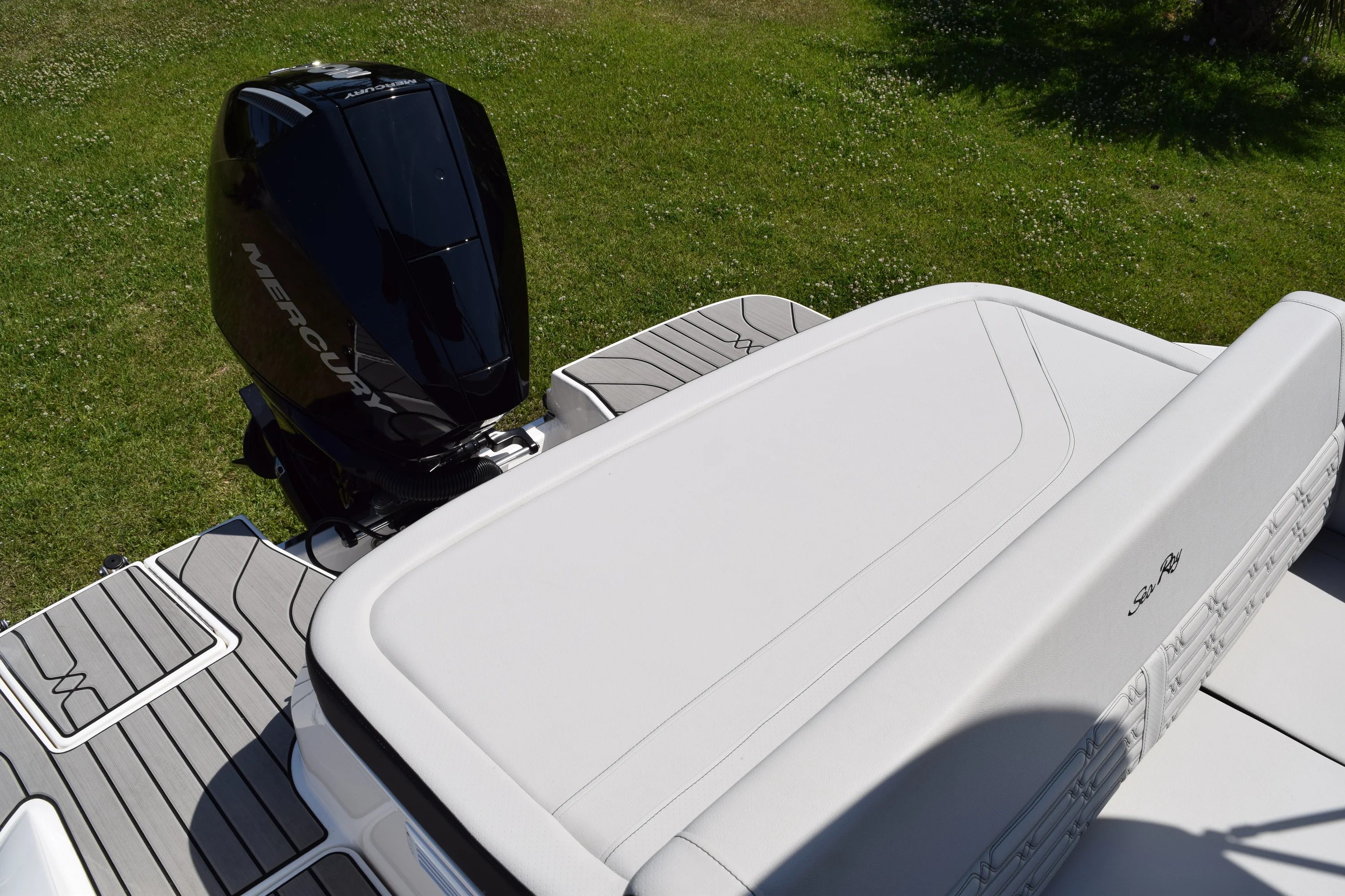 2026 Sea Ray SPX 210 Outboard Image Thumbnail #4