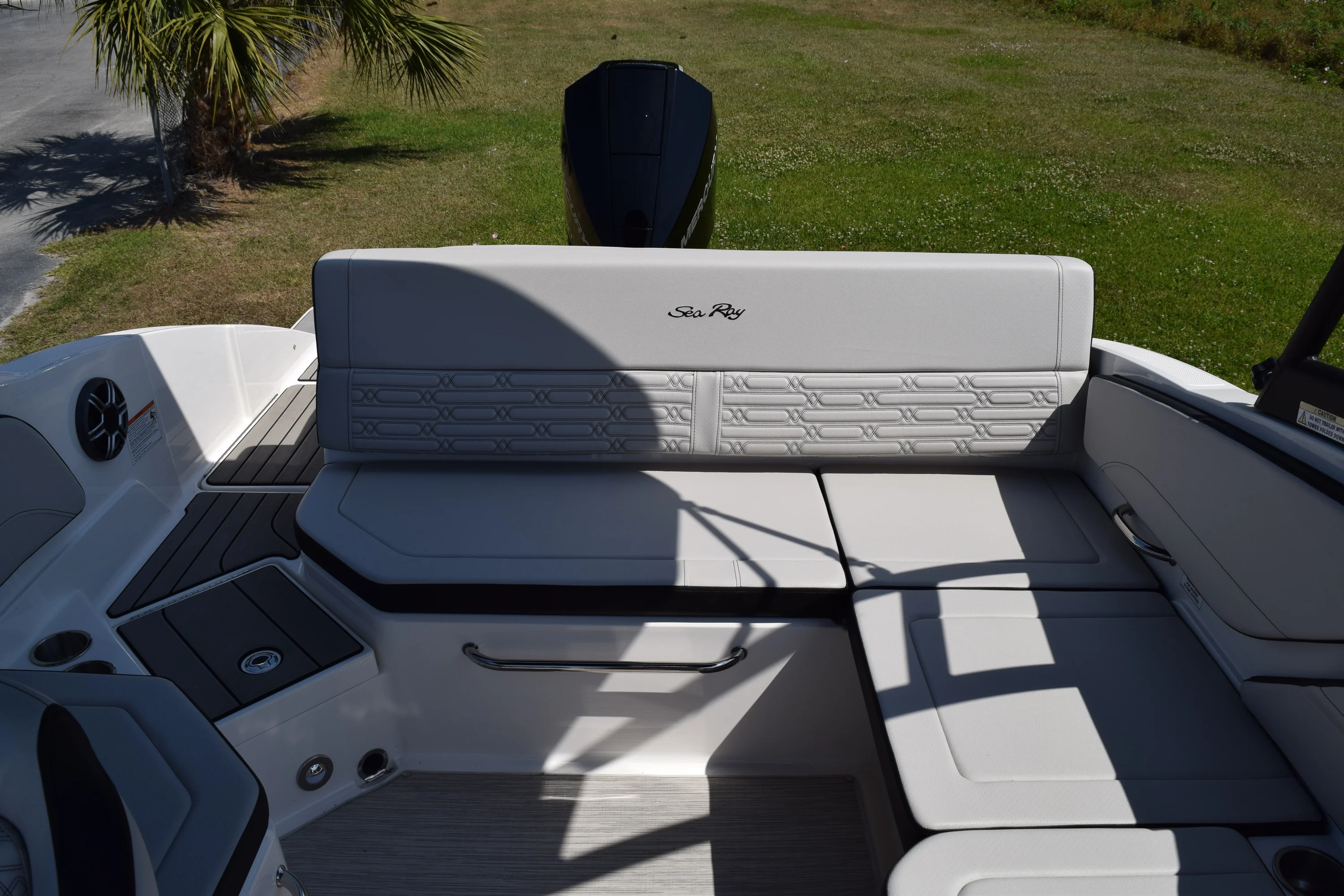 2026 Sea Ray SPX 210 Outboard Image Thumbnail #8