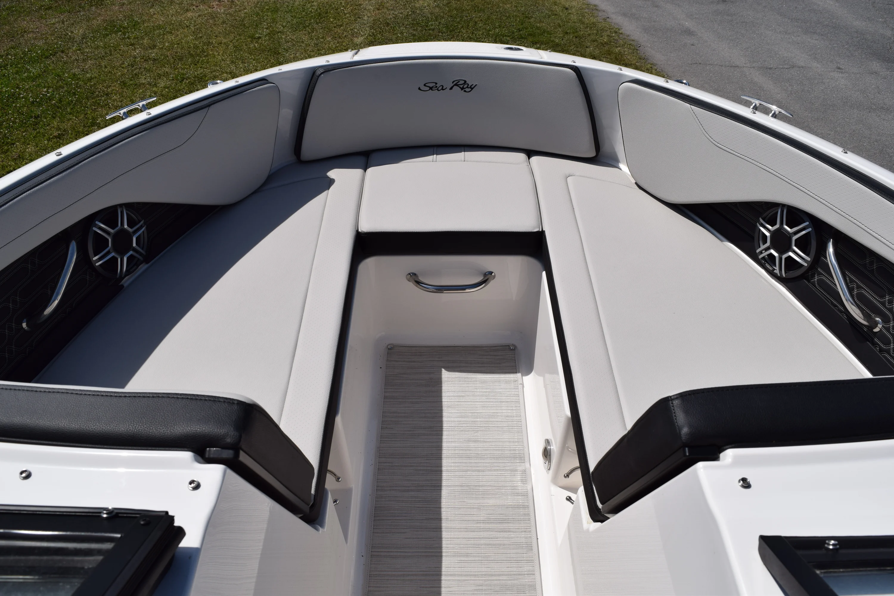 2026 Sea Ray SPX 210 Outboard Image Thumbnail #21