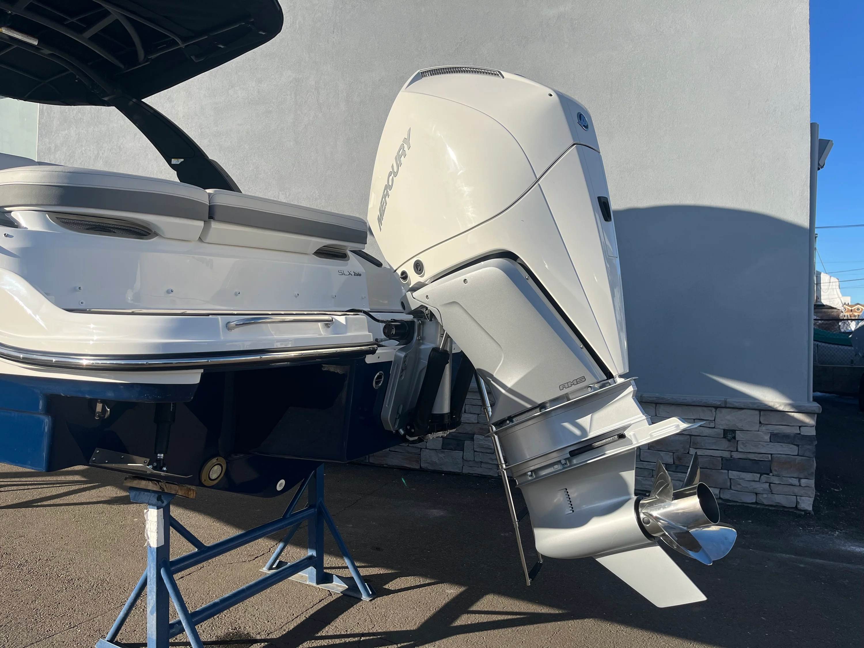 2026 Sea Ray SLX 260 Outboard Image Thumbnail #6