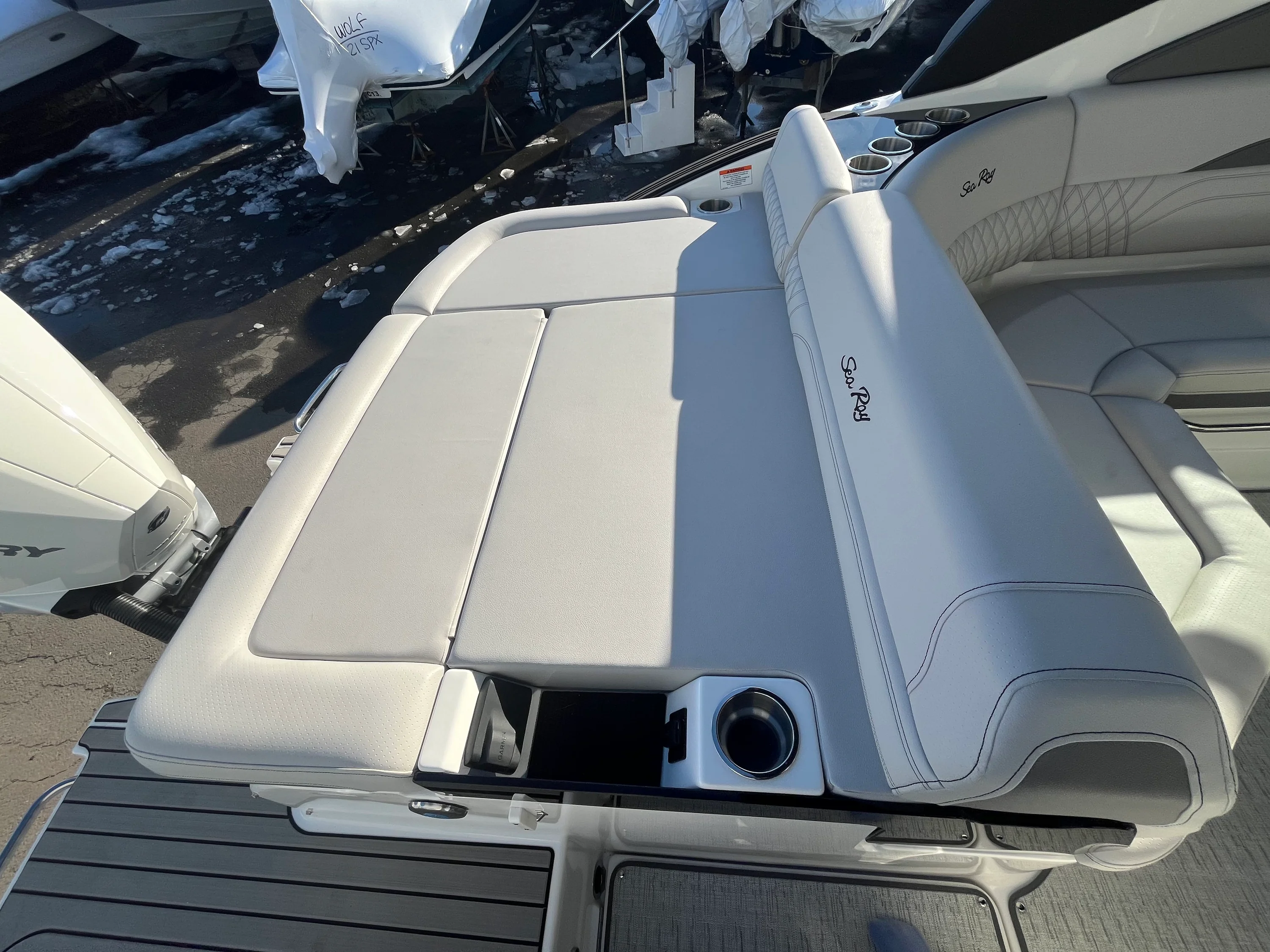 2026 Sea Ray SLX 260 Outboard Image Thumbnail #10