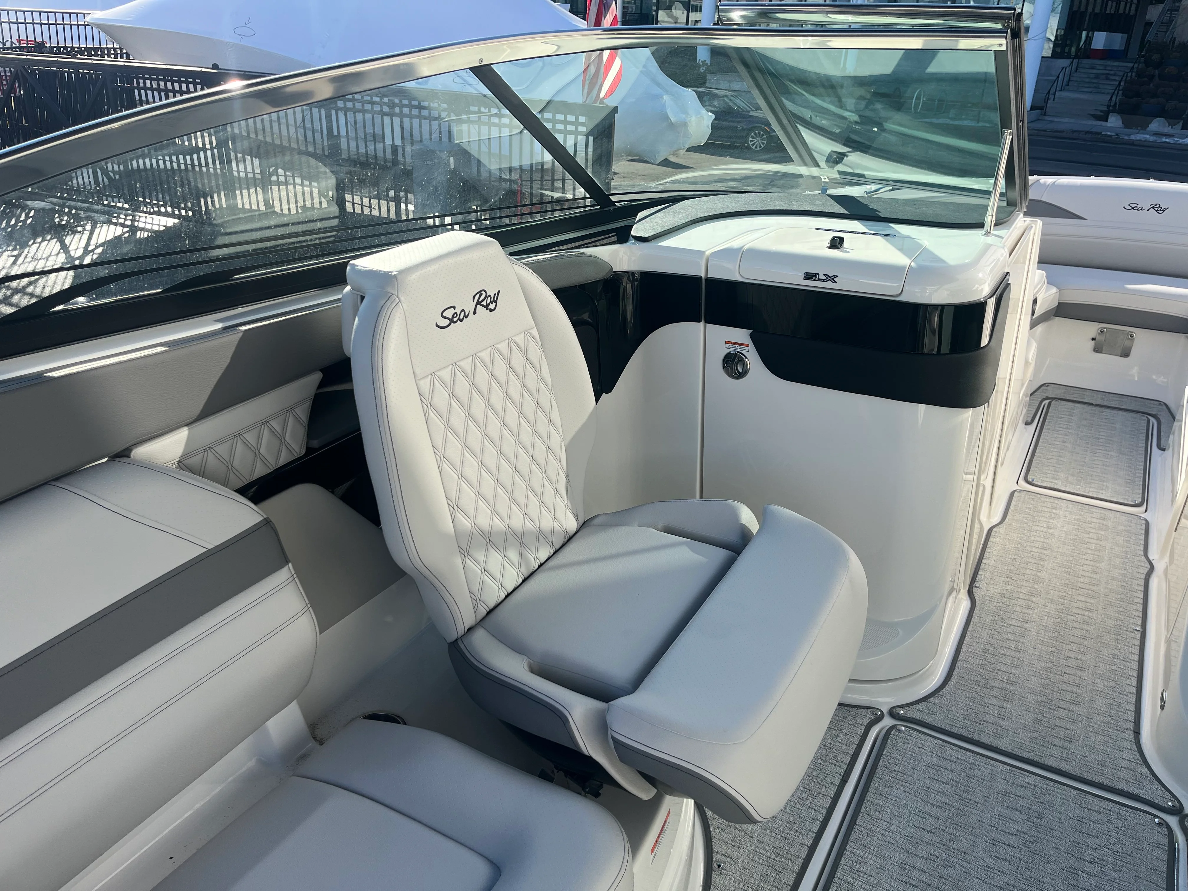 2026 Sea Ray SLX 260 Outboard Image Thumbnail #26