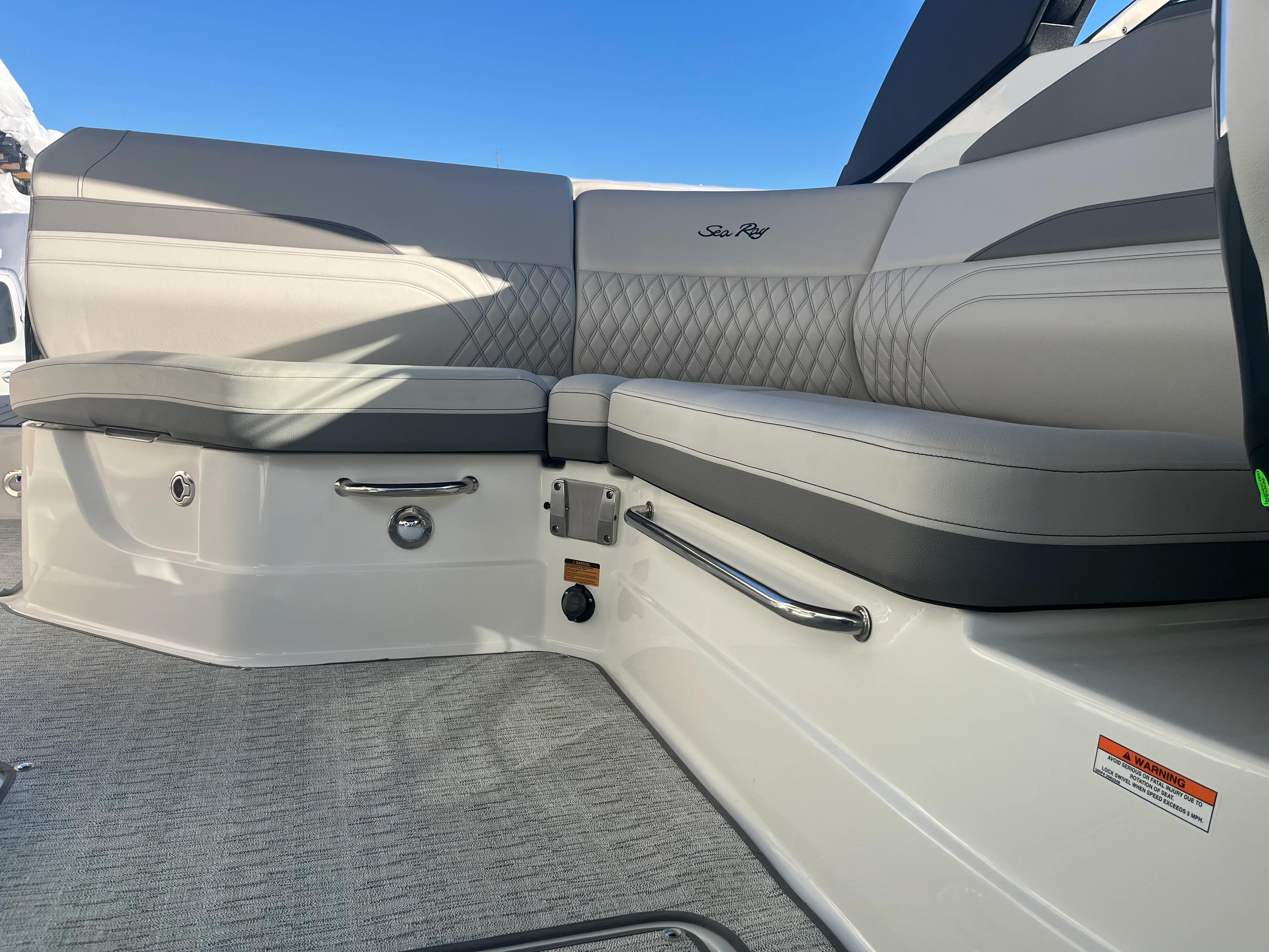 2026 Sea Ray SLX 260 Outboard Image Thumbnail #14