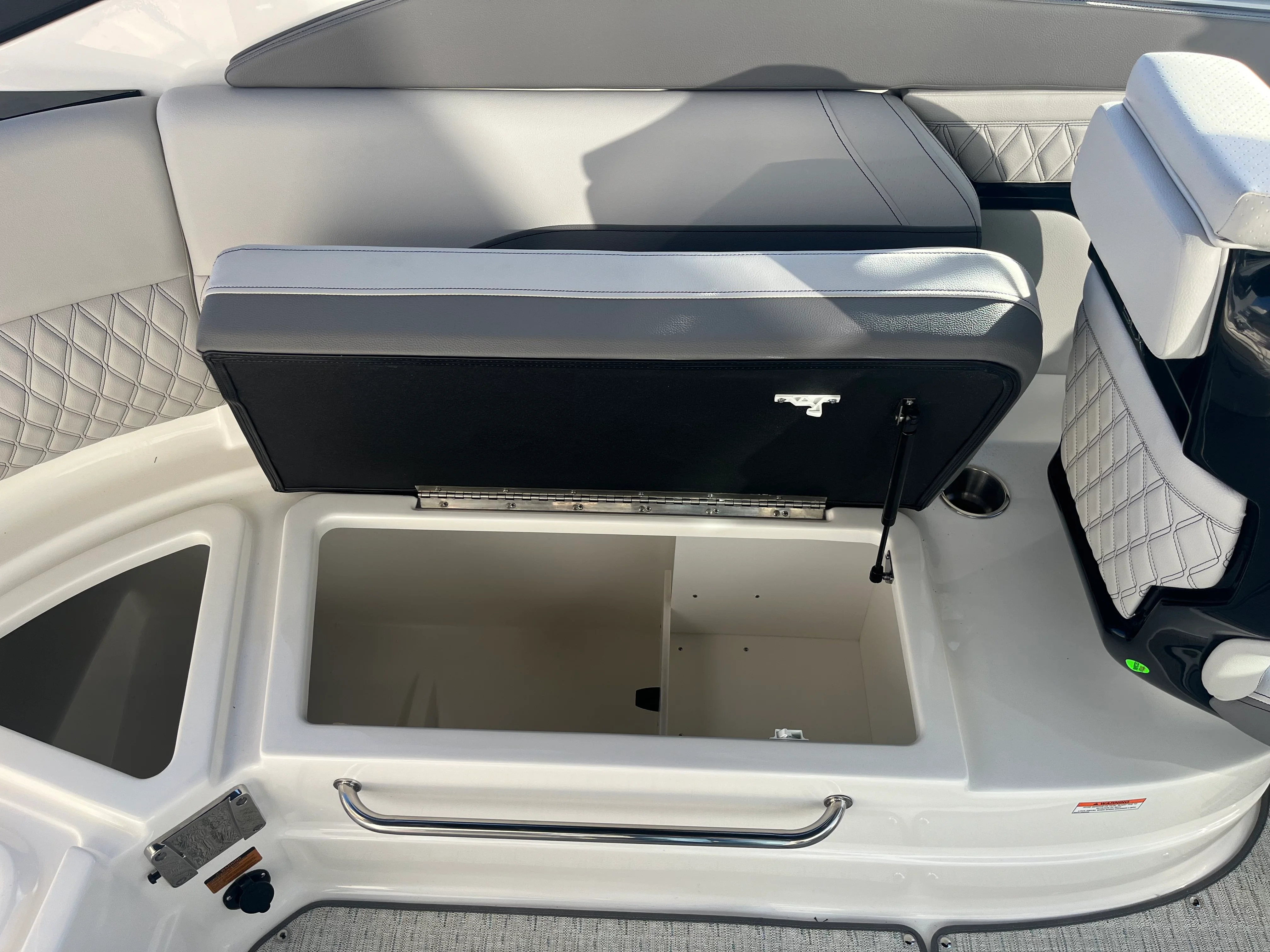 2026 Sea Ray SLX 260 Outboard Image Thumbnail #22