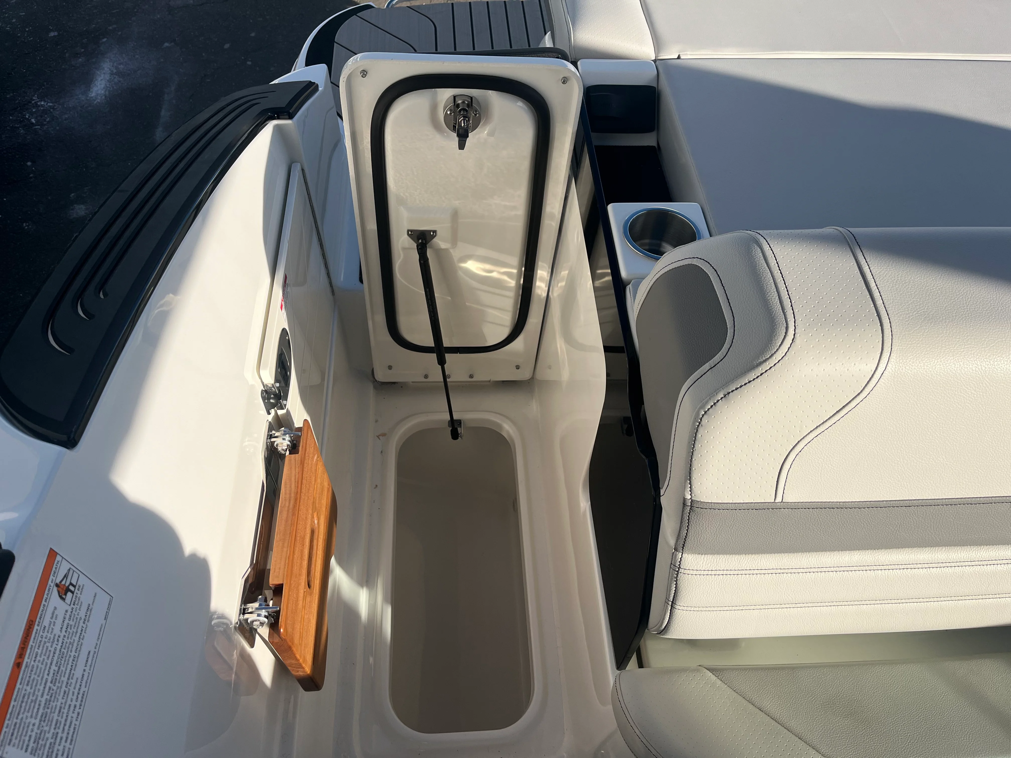 2026 Sea Ray SLX 260 Outboard Image Thumbnail #40