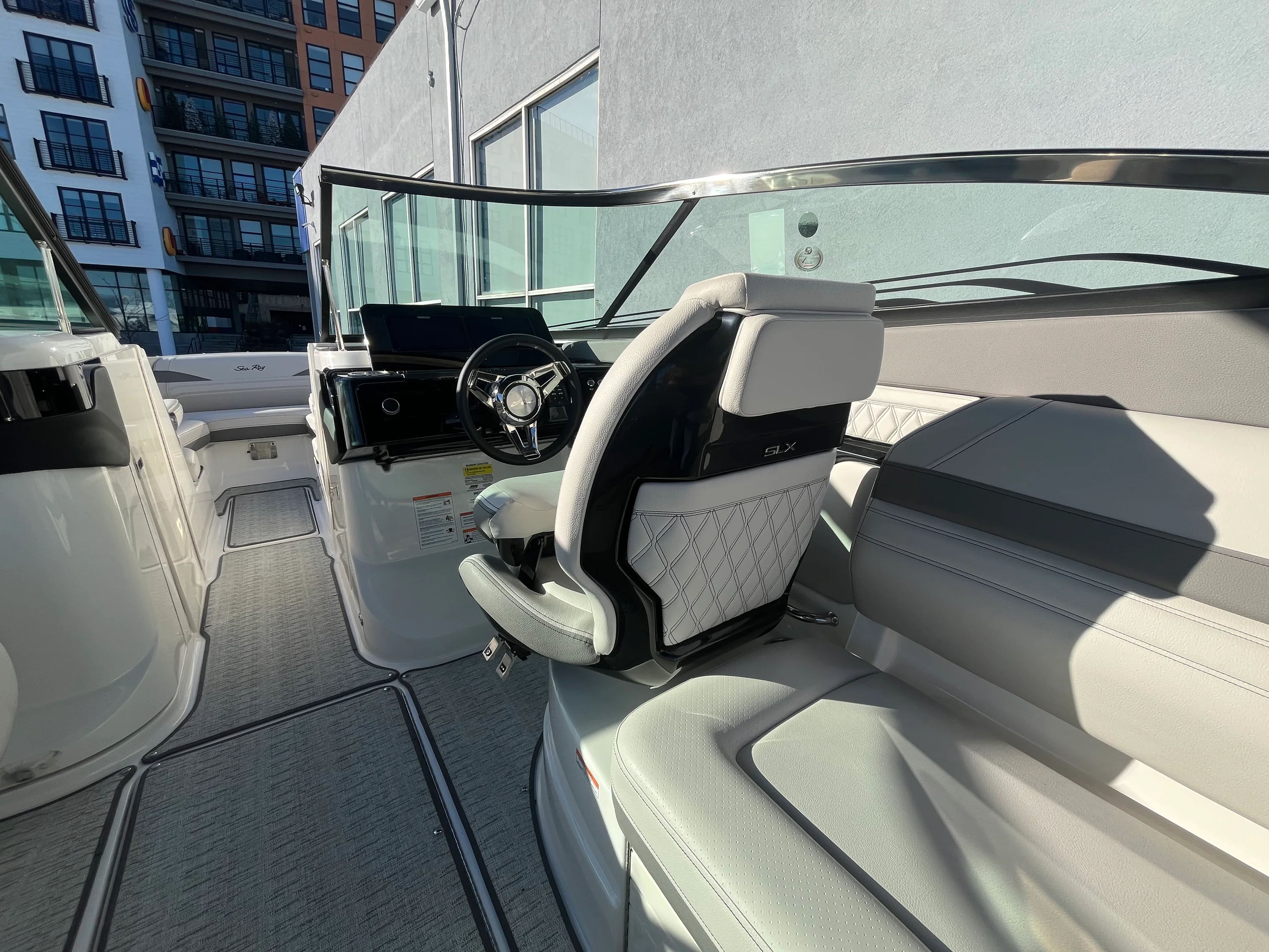 2026 Sea Ray SLX 260 Outboard Image Thumbnail #28