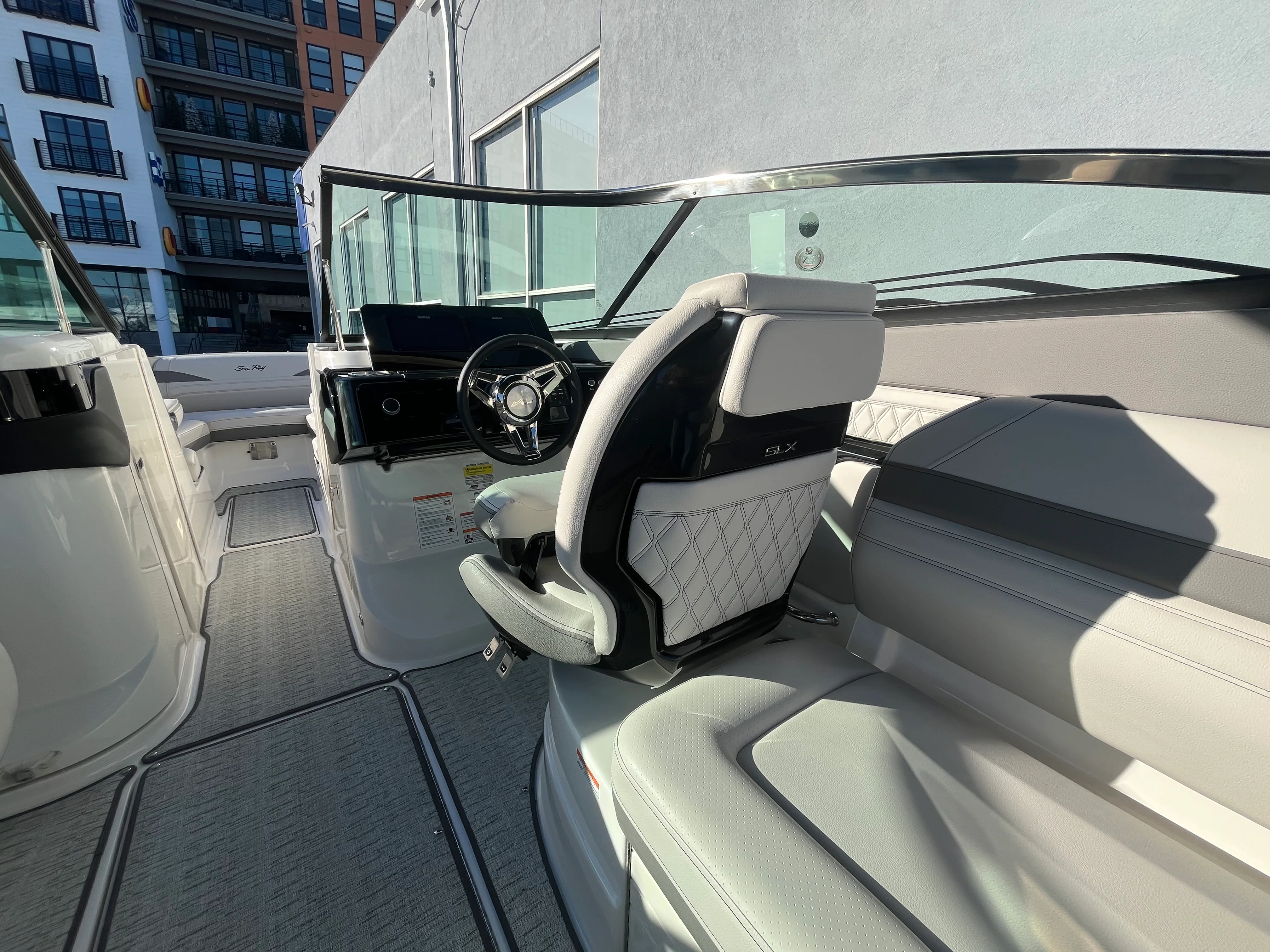 2026 Sea Ray SLX 260 Outboard Image Thumbnail #28