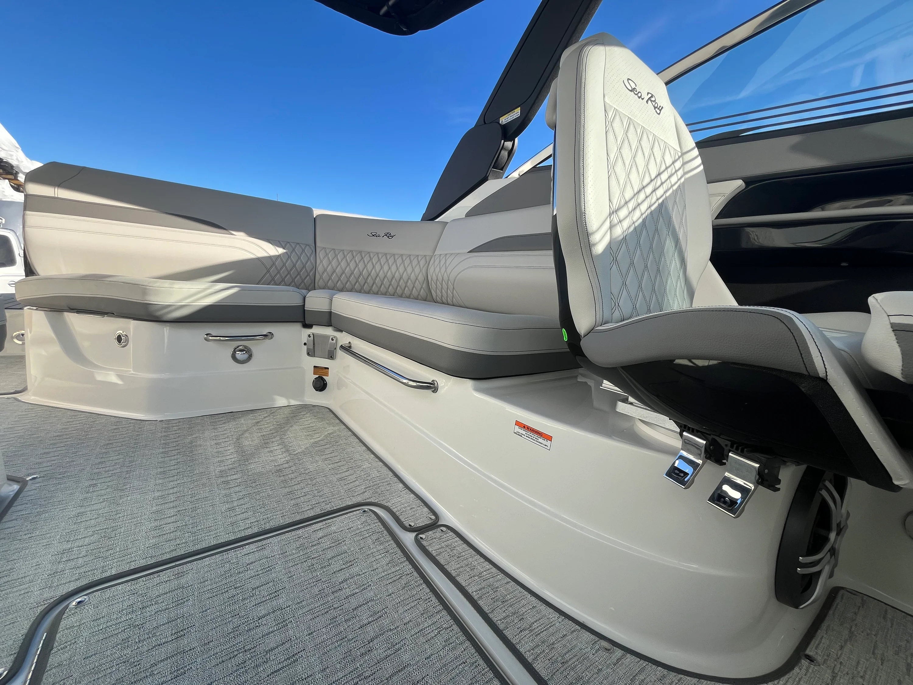 2026 Sea Ray SLX 260 Outboard Image Thumbnail #15