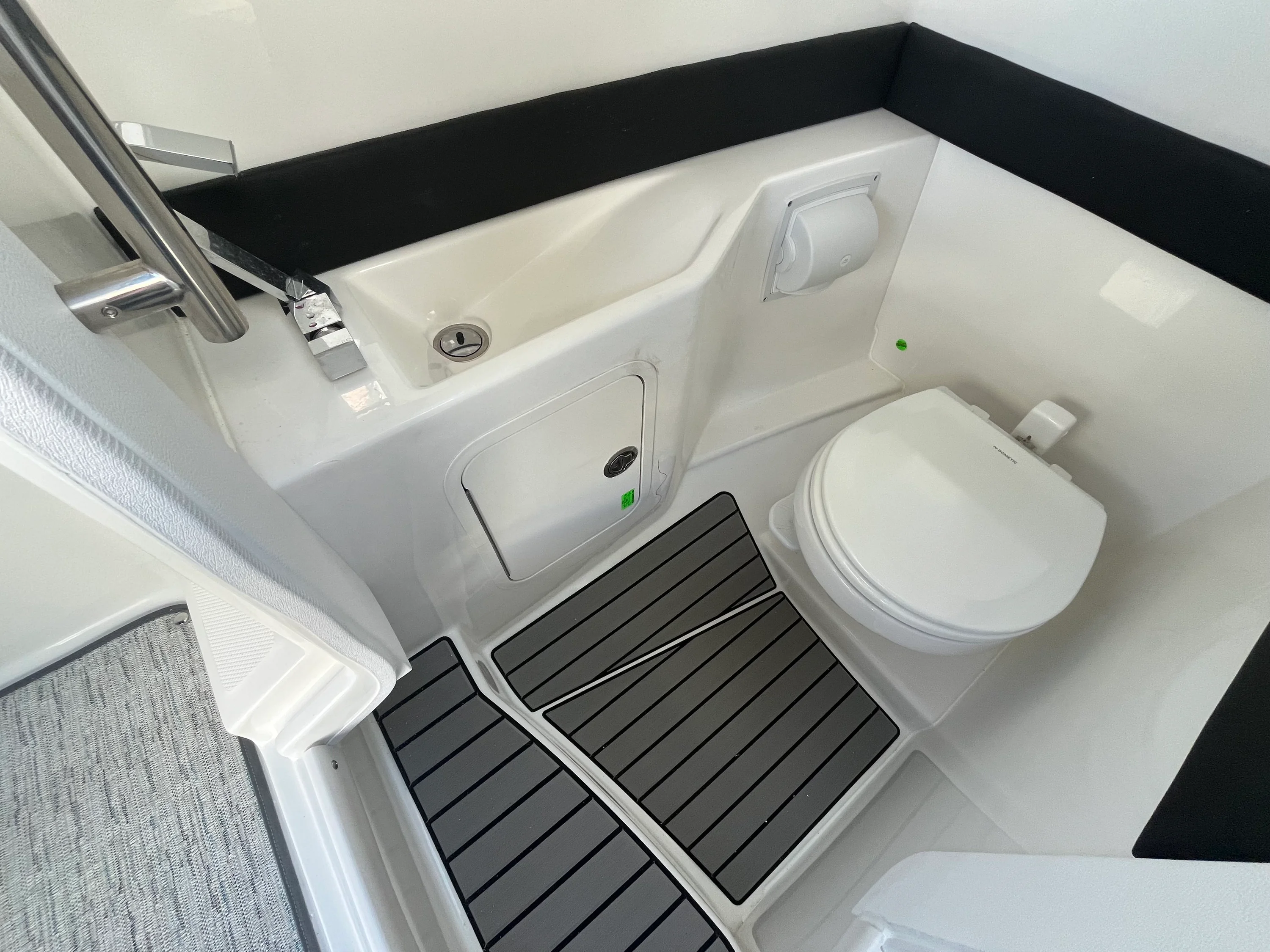 2026 Sea Ray SLX 260 Outboard Image Thumbnail #37