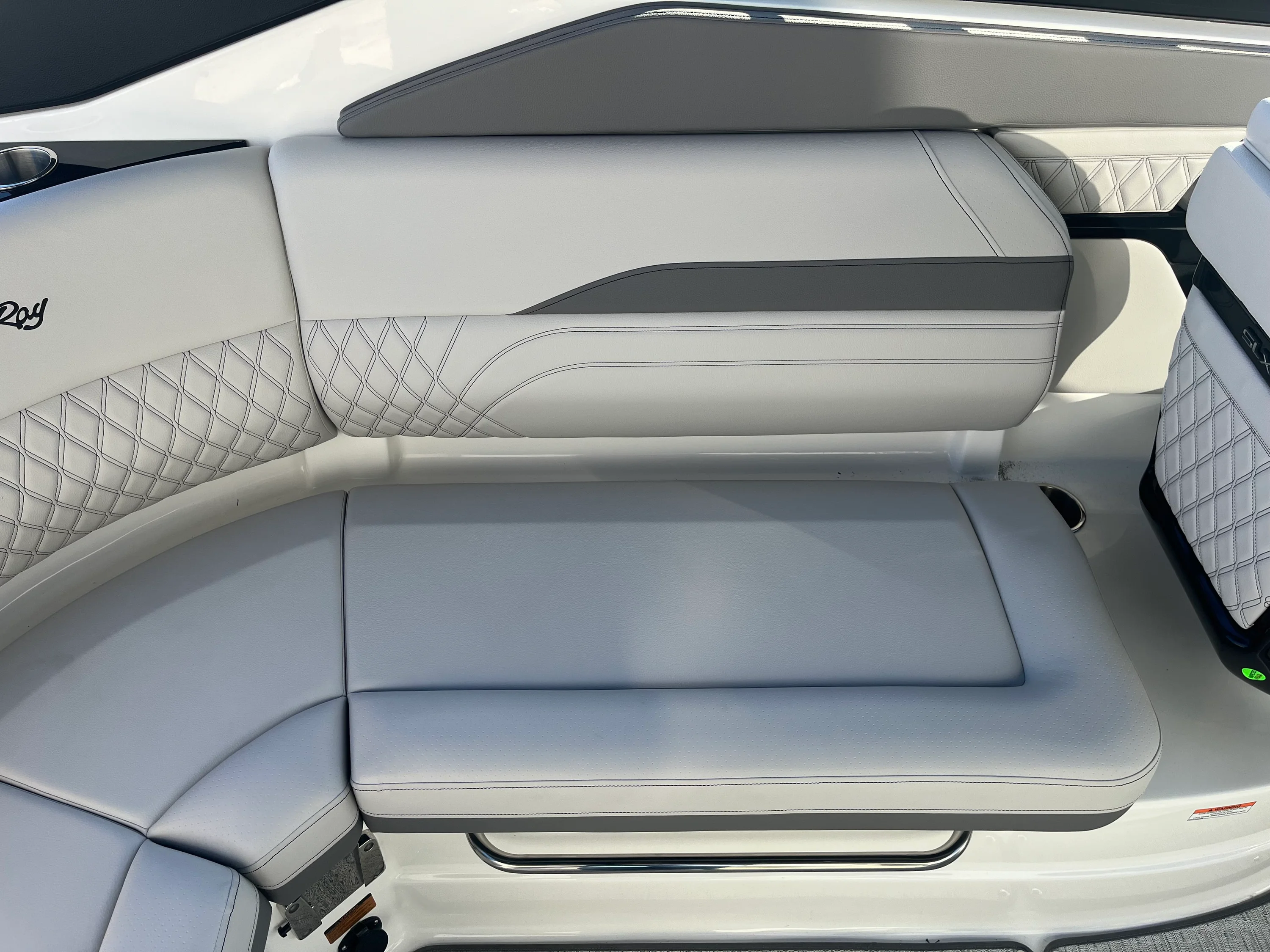 2026 Sea Ray SLX 260 Outboard Image Thumbnail #19