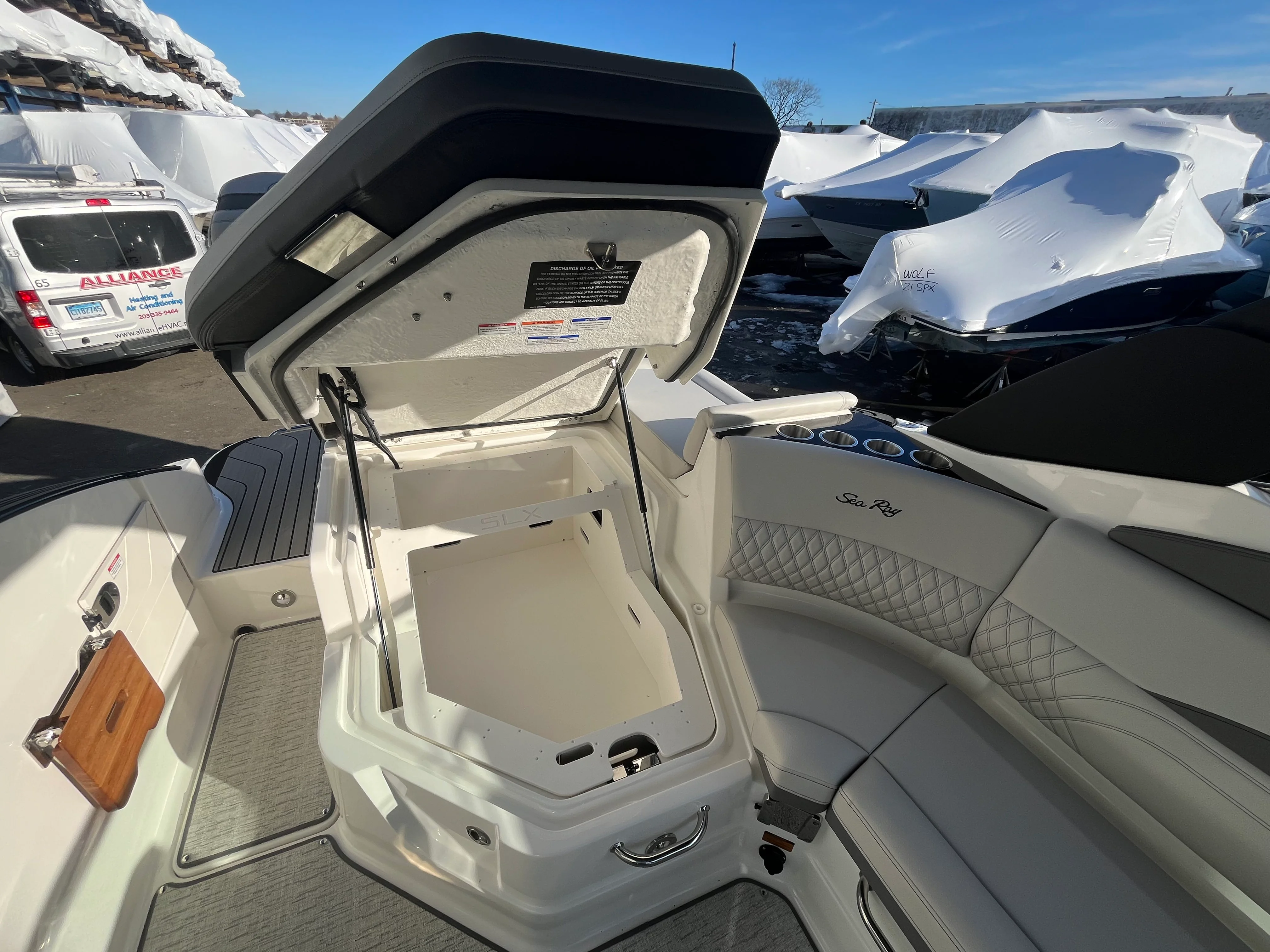 2026 Sea Ray SLX 260 Outboard Image Thumbnail #21