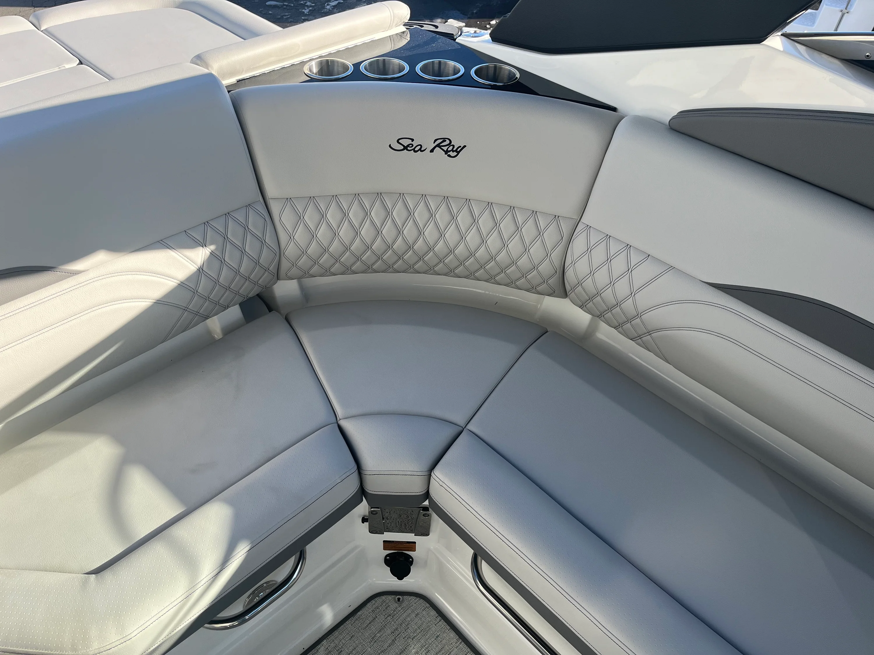2026 Sea Ray SLX 260 Outboard Image Thumbnail #18