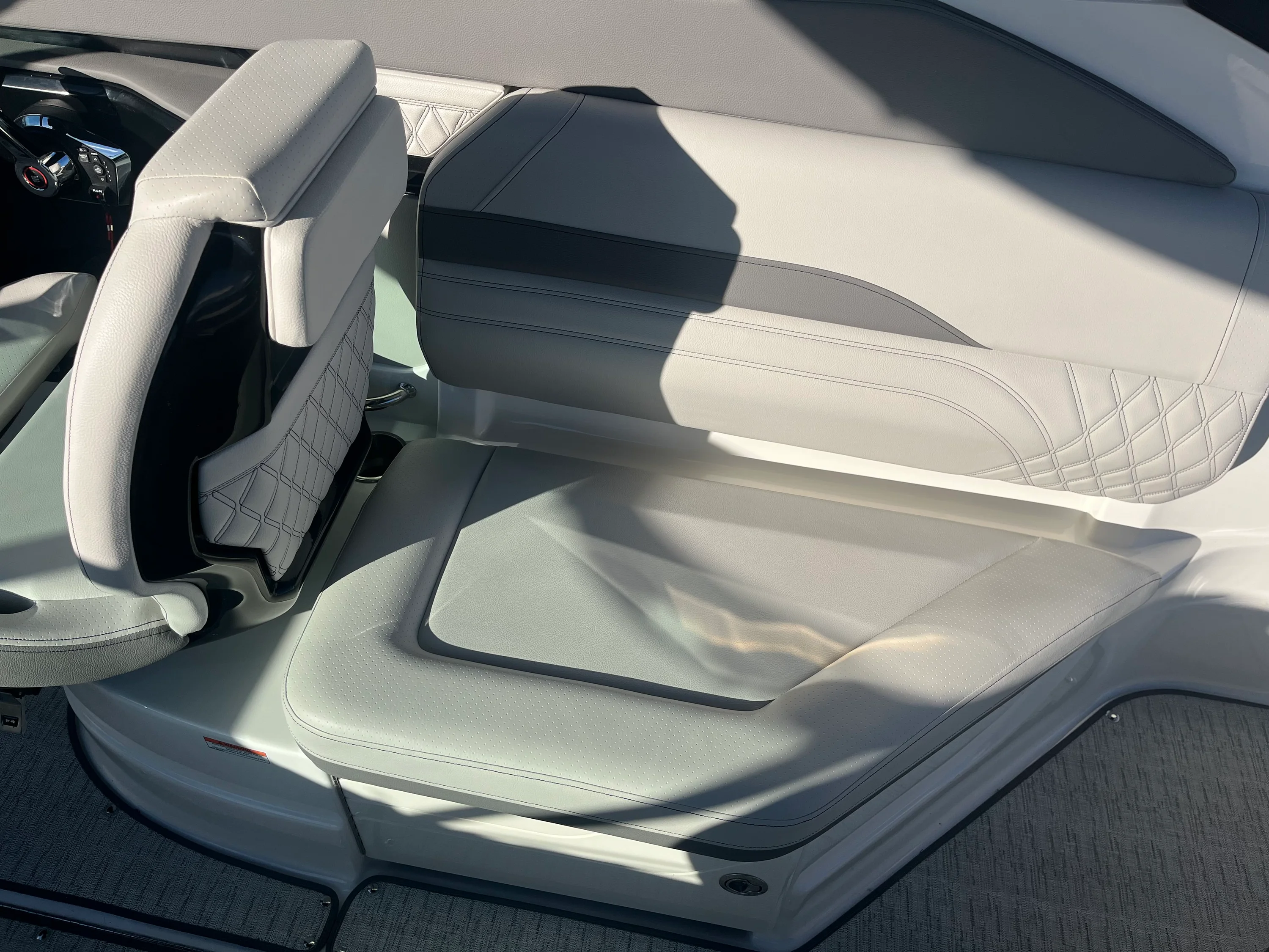 2026 Sea Ray SLX 260 Outboard Image Thumbnail #35