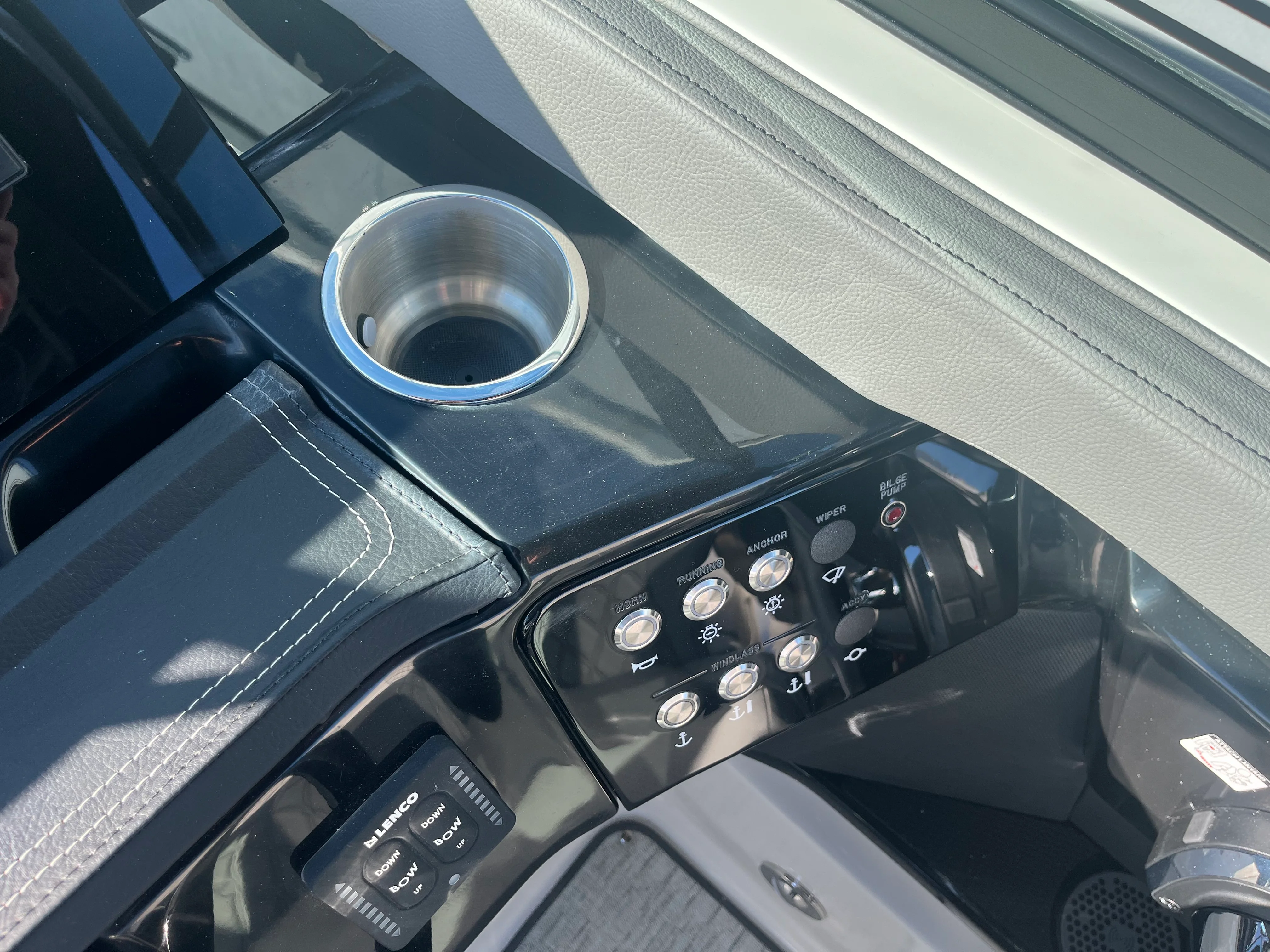 2026 Sea Ray SLX 260 Outboard Image Thumbnail #33