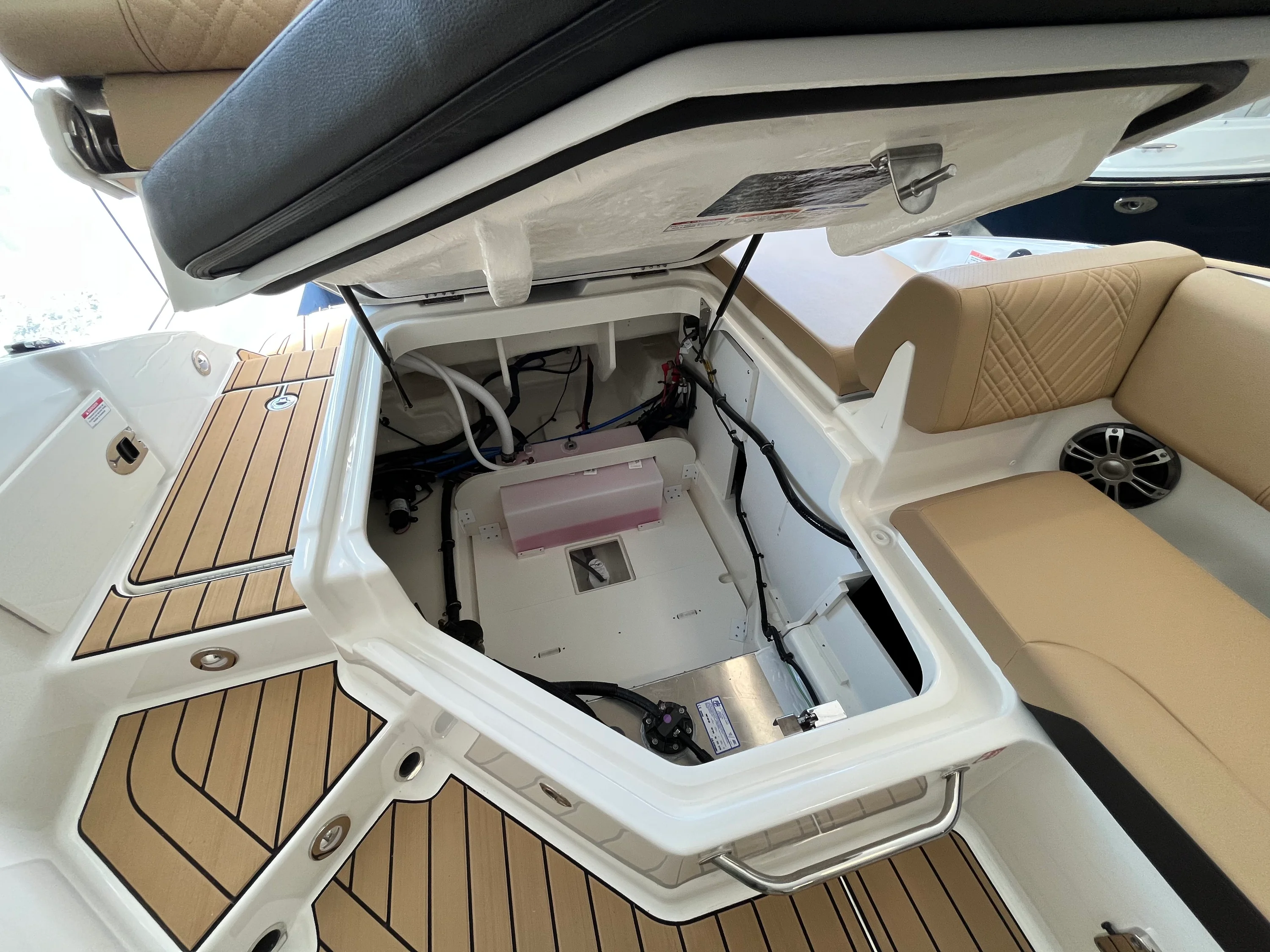 2026 Sea Ray SDX 270 Outboard Image Thumbnail #5