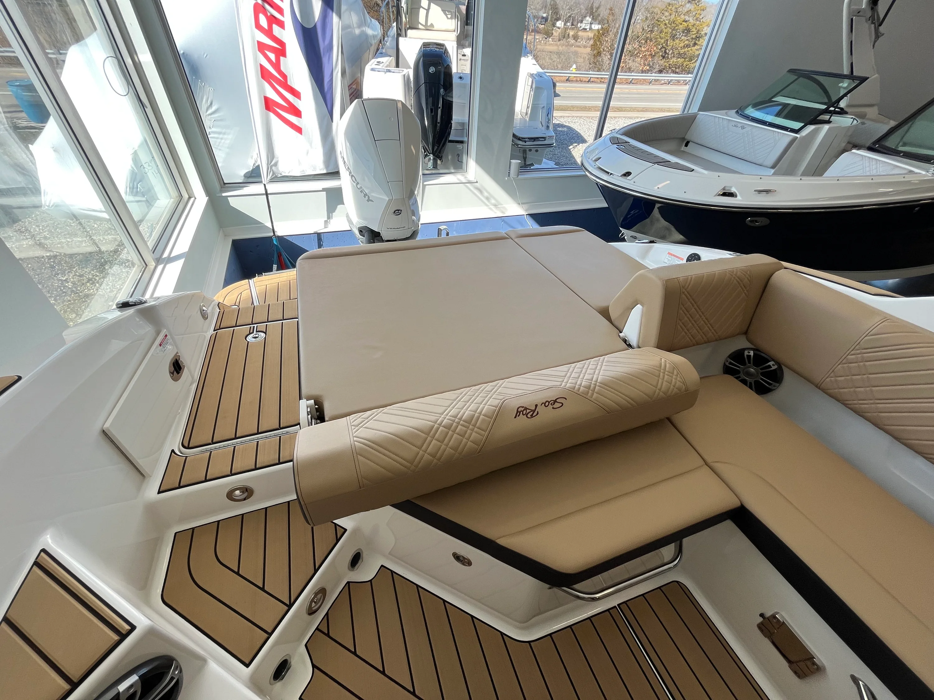 2026 Sea Ray SDX 270 Outboard Image Thumbnail #4