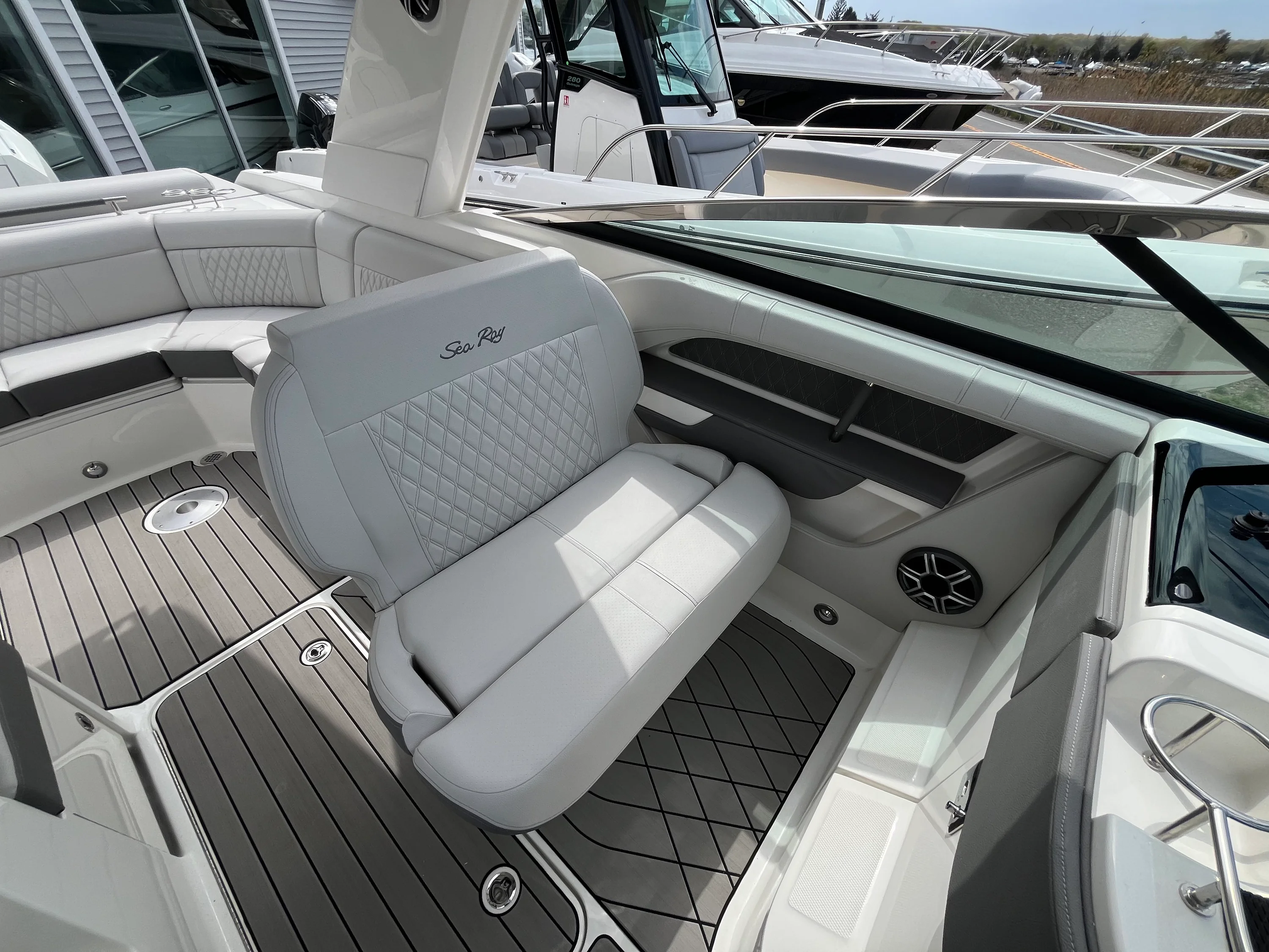 2026 Sea Ray SLX 310 Outboard Image Thumbnail #14
