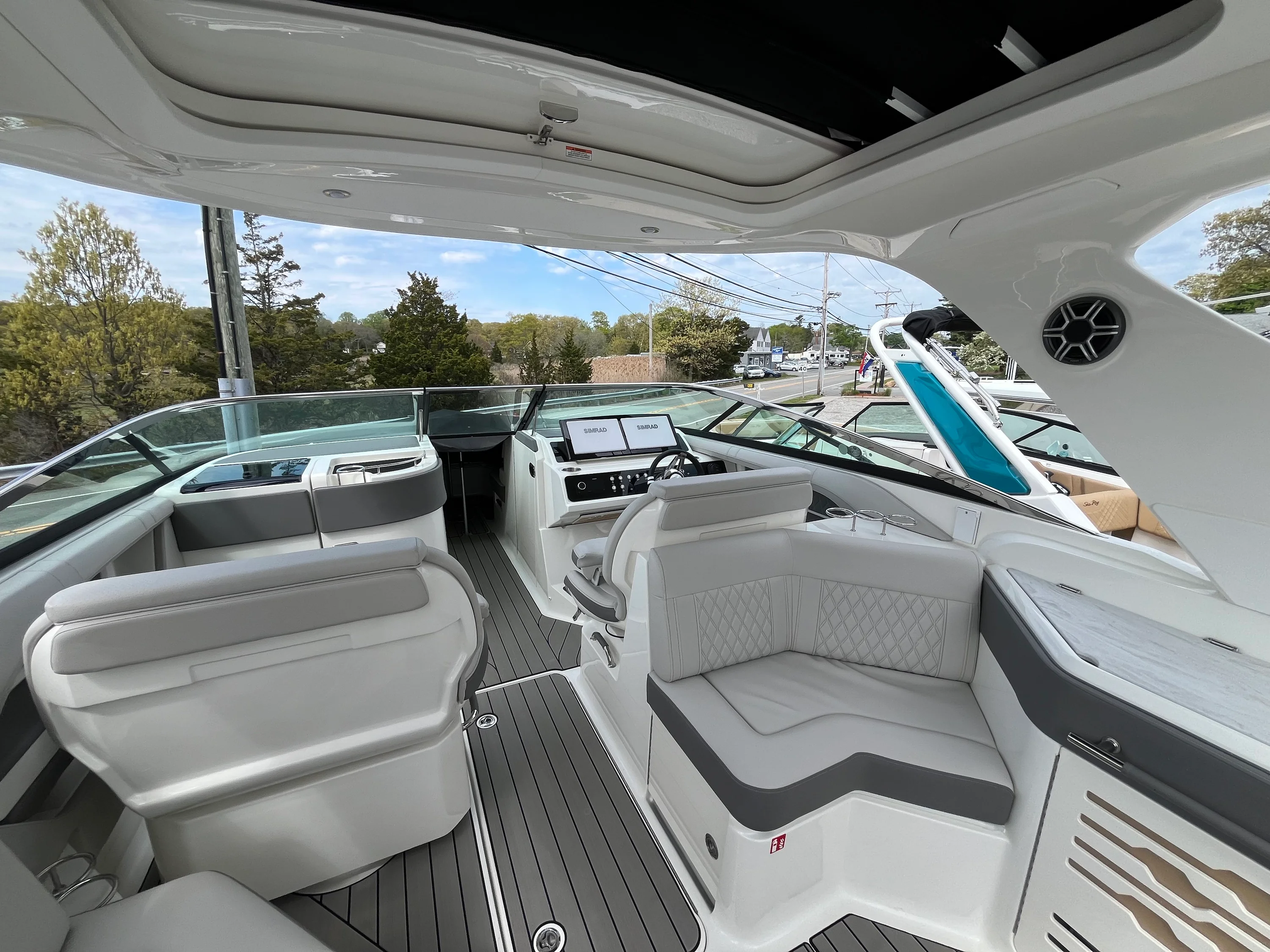 2026 Sea Ray SLX 310 Outboard Image Thumbnail #13