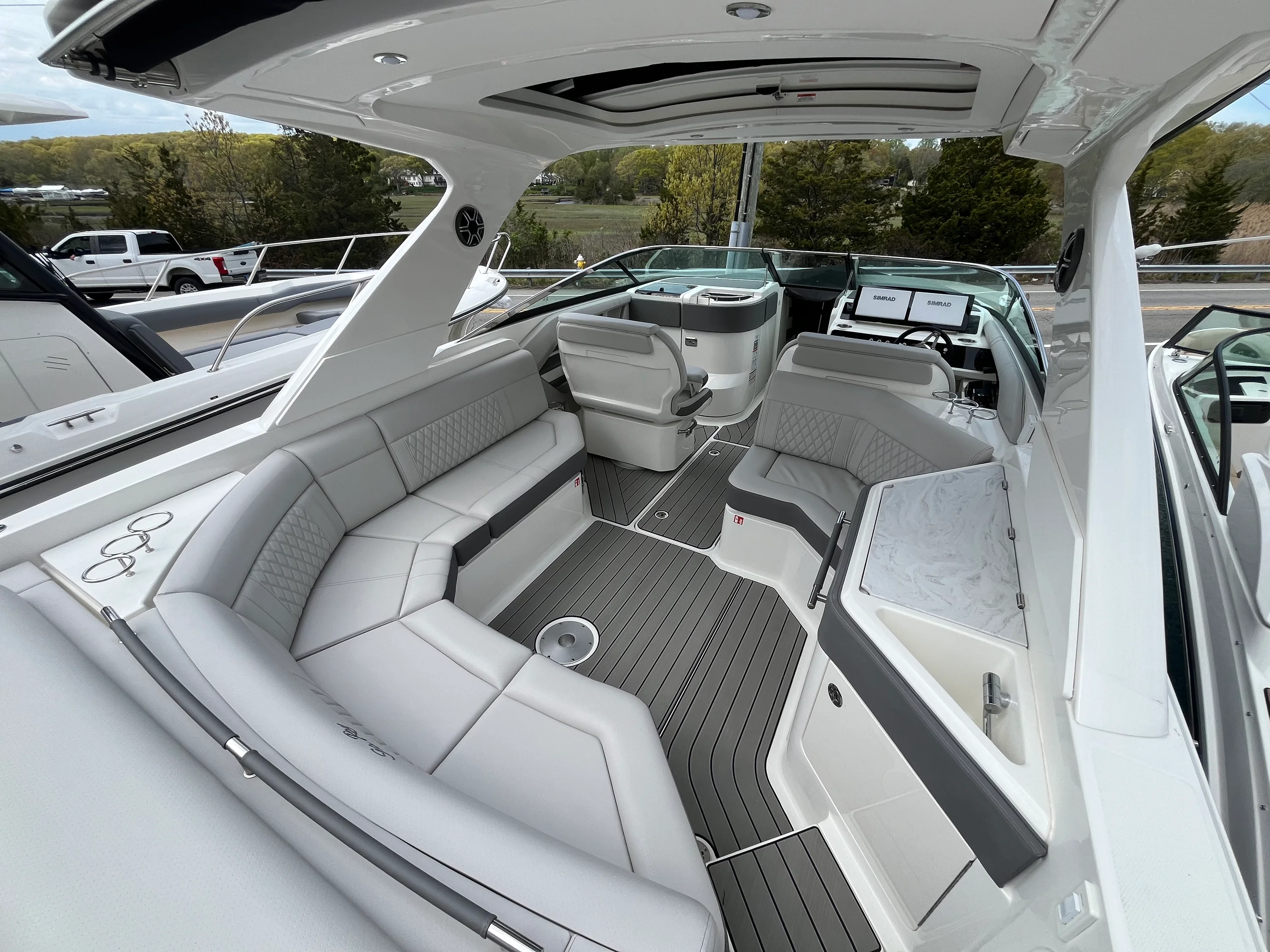 2026 Sea Ray SLX 310 Outboard Image Thumbnail #5