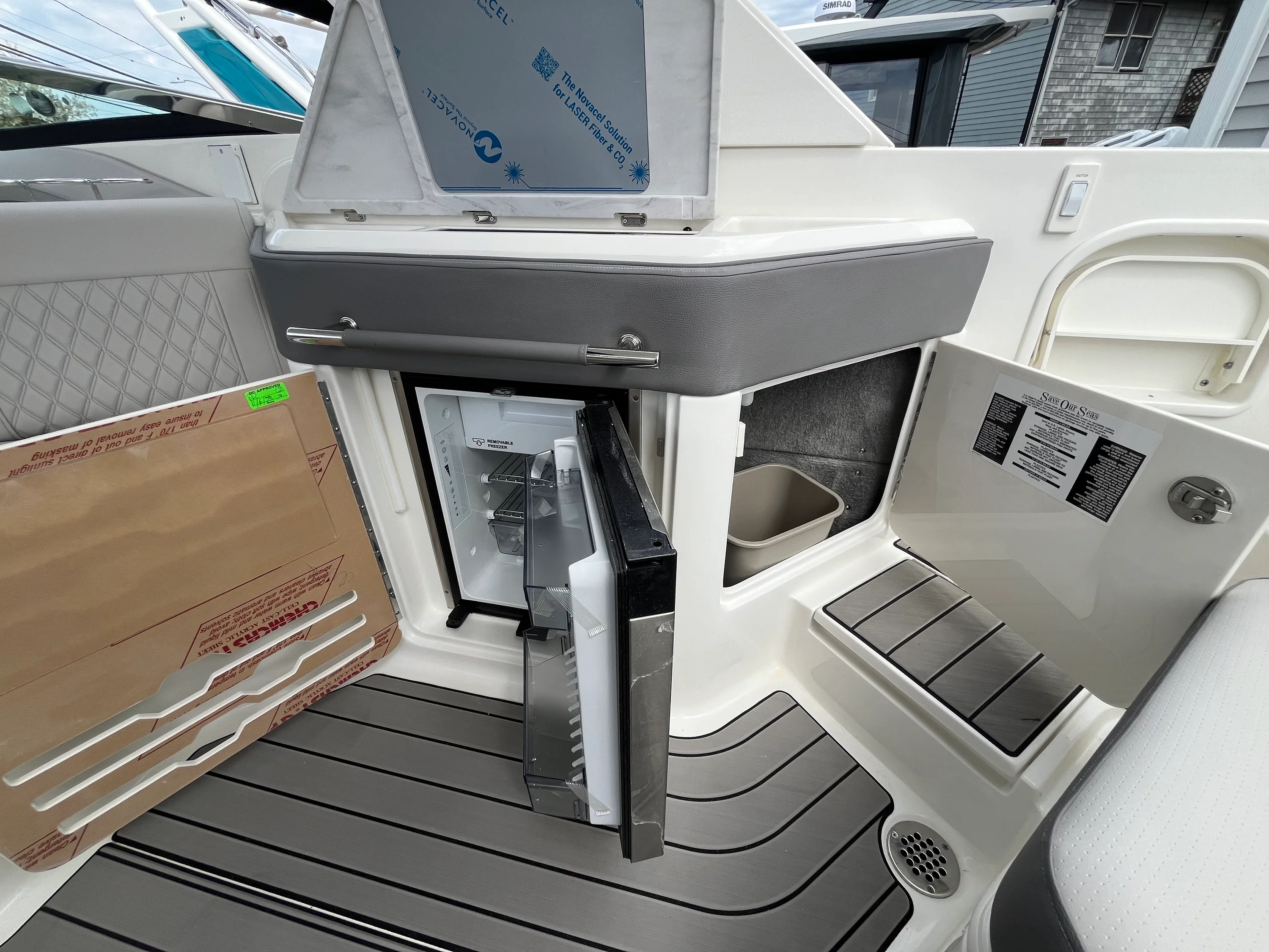 2026 Sea Ray SLX 310 Outboard Image Thumbnail #9