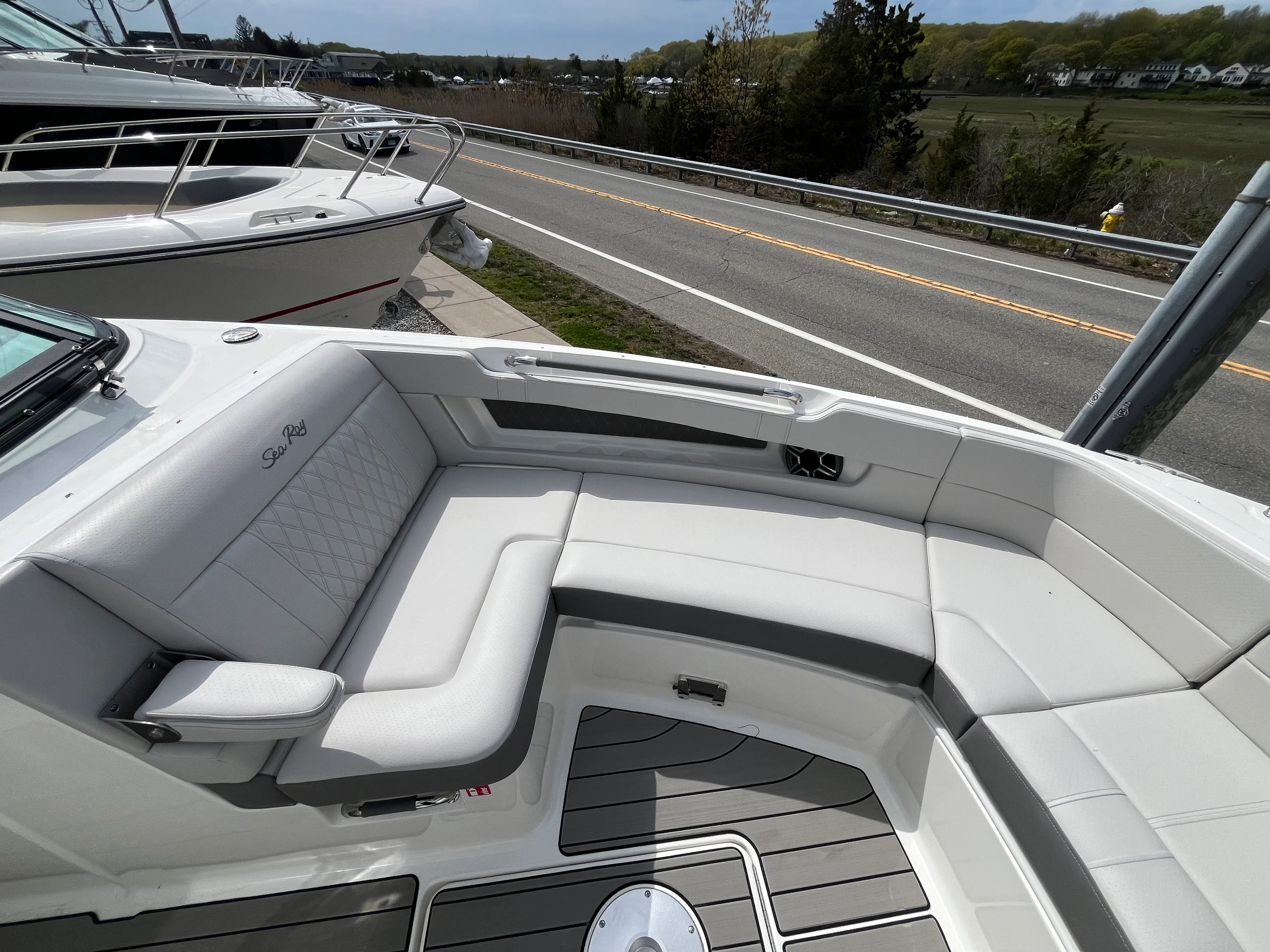 2026 Sea Ray SLX 310 Outboard Image Thumbnail #24