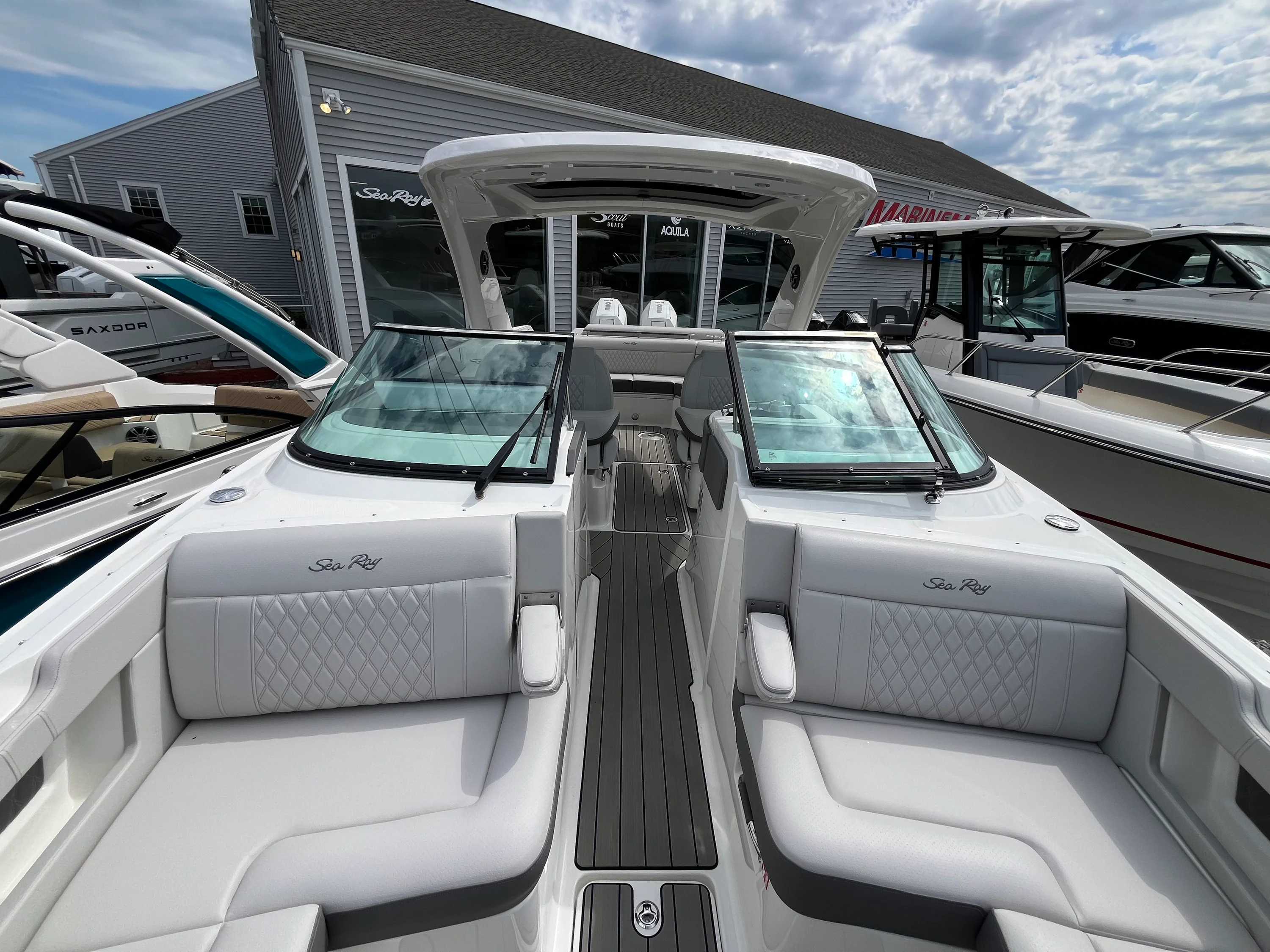 2026 Sea Ray SLX 310 Outboard Image Thumbnail #22