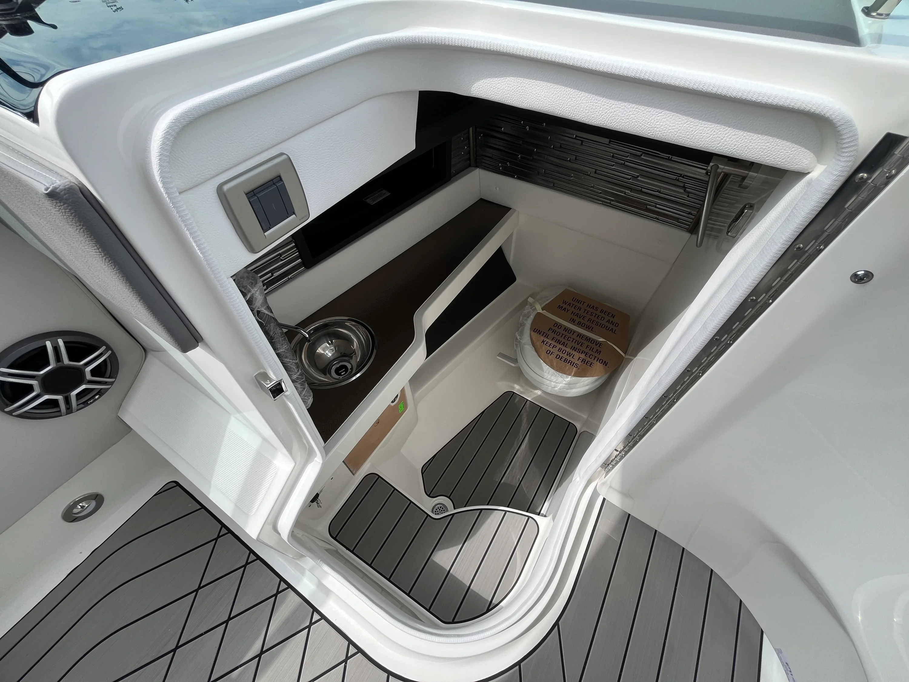 2026 Sea Ray SLX 310 Outboard Image Thumbnail #16