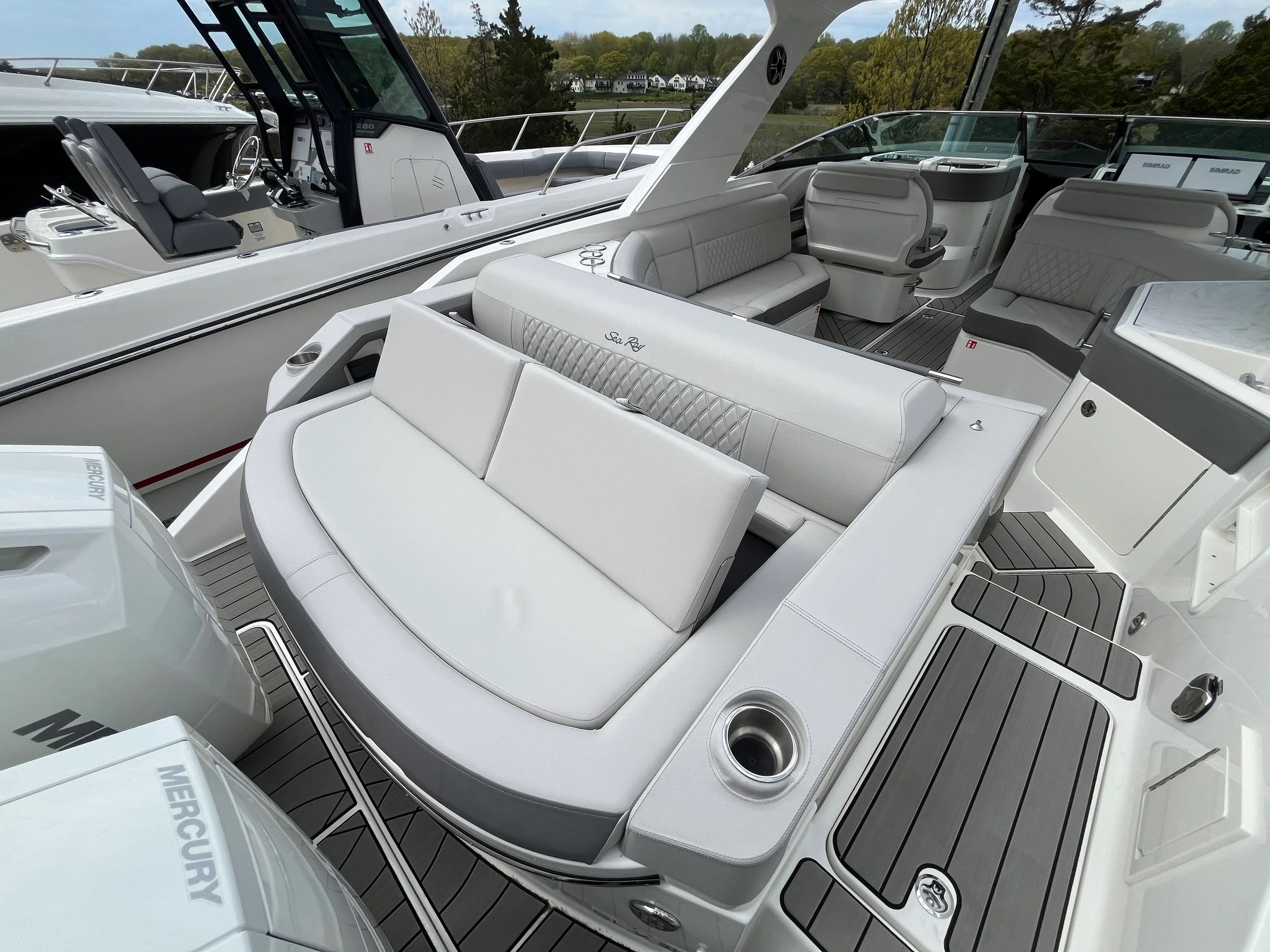 2026 Sea Ray SLX 310 Outboard Image Thumbnail #3