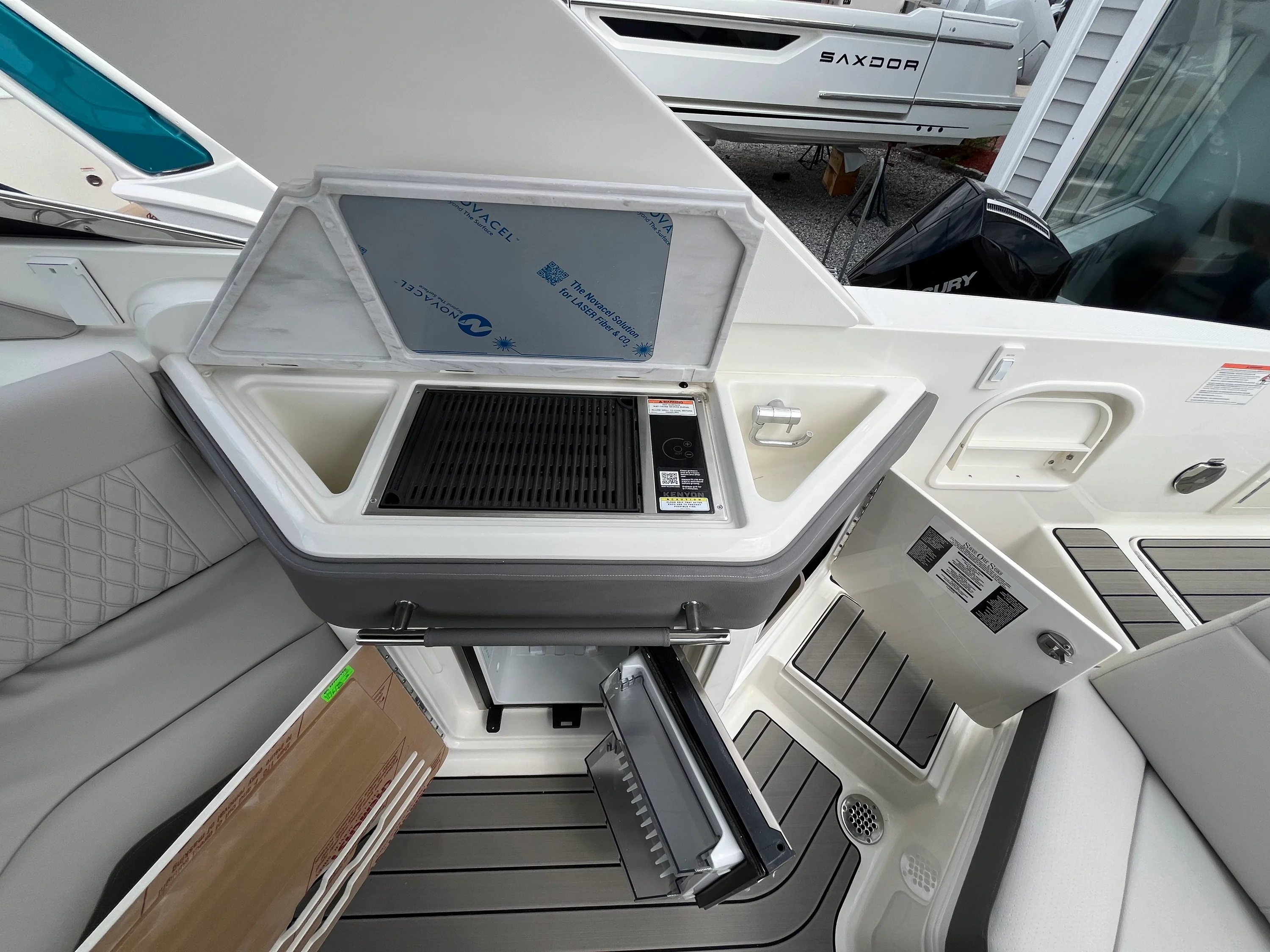 2026 Sea Ray SLX 310 Outboard Image Thumbnail #8