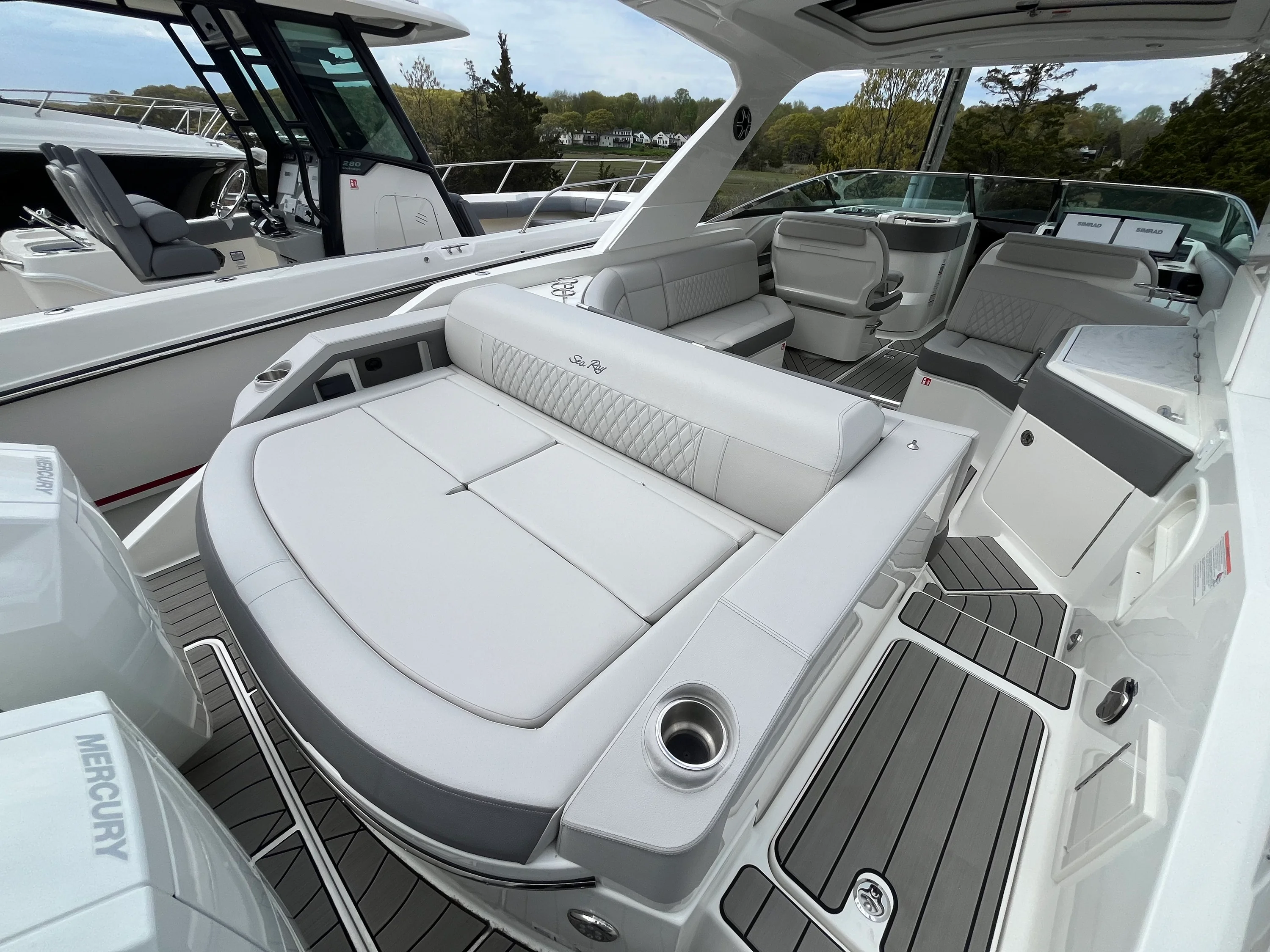 2026 Sea Ray SLX 310 Outboard Image Thumbnail #2