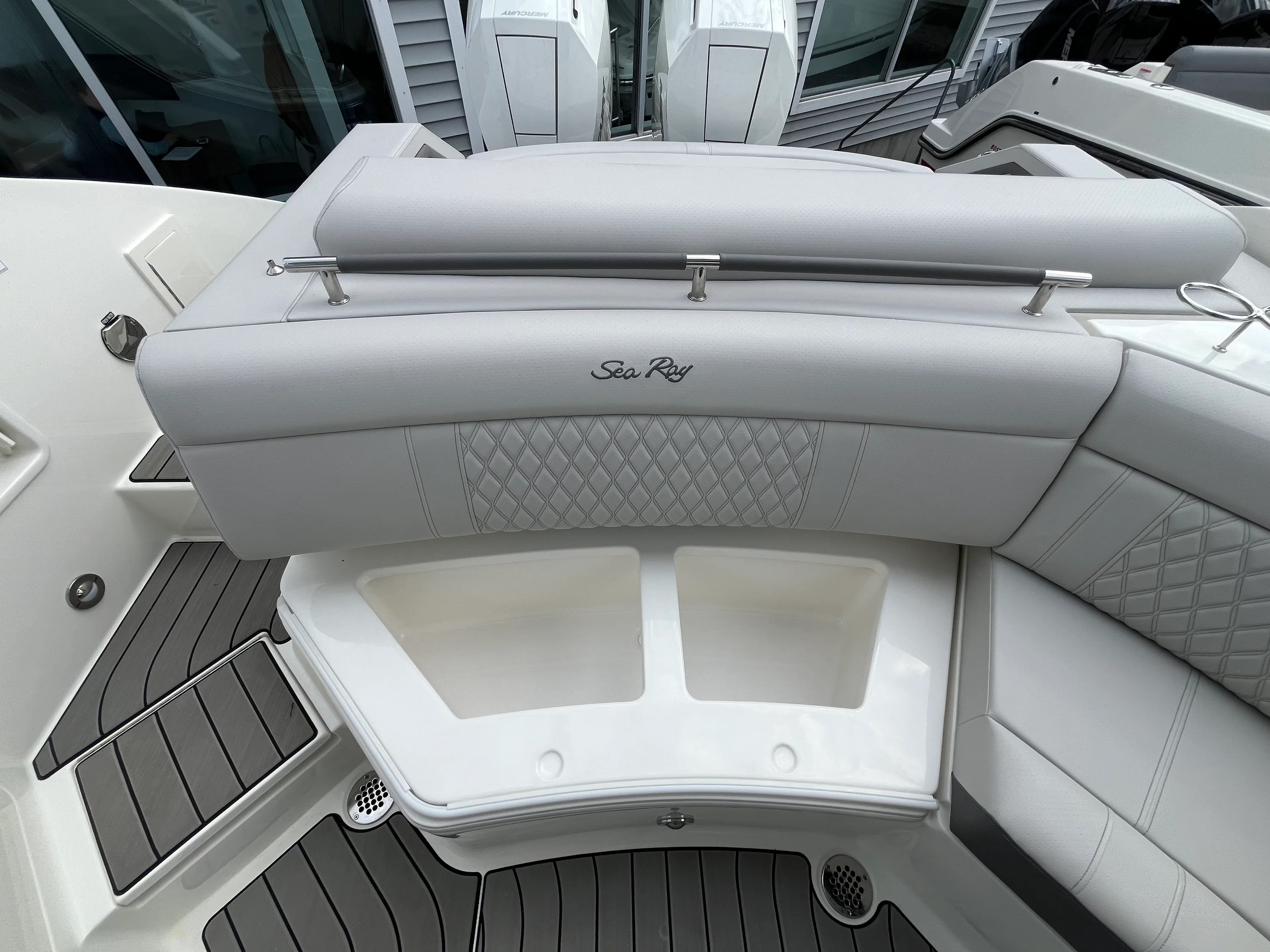 2026 Sea Ray SLX 310 Outboard Image Thumbnail #11