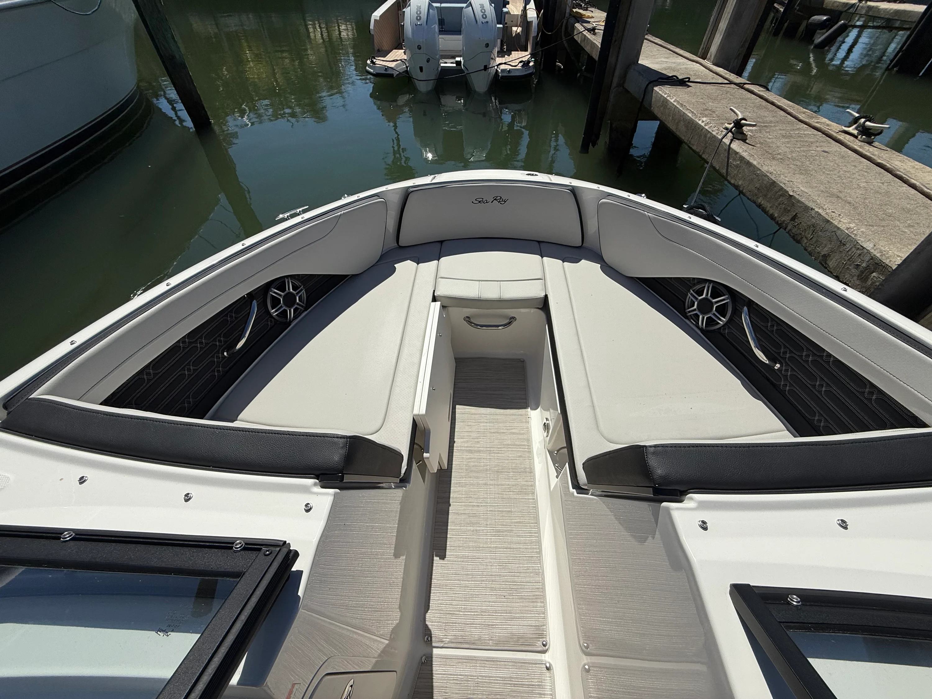 2026 Sea Ray SPX 210 Outboard Image Thumbnail #14