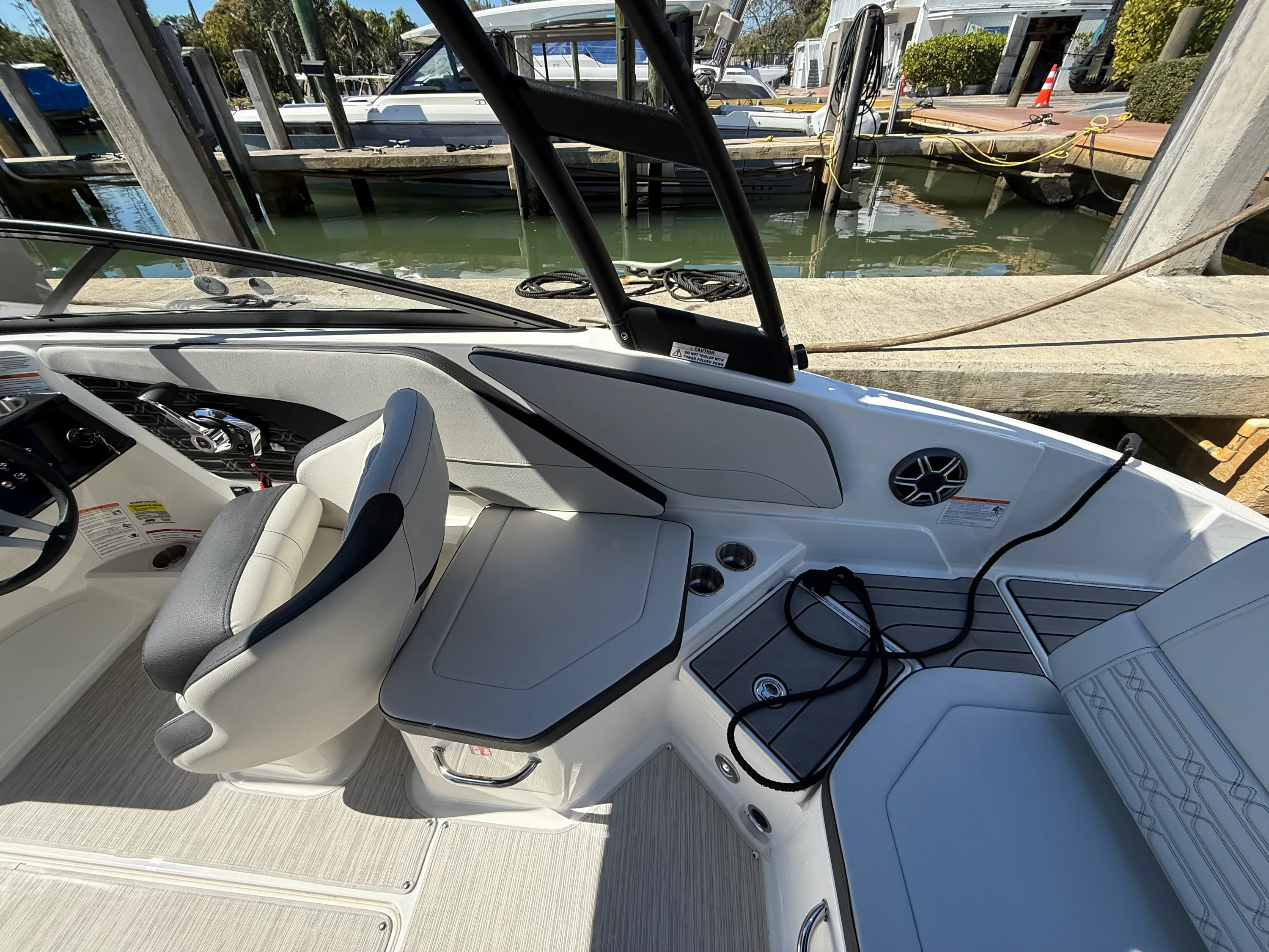 2026 Sea Ray SPX 210 Outboard Image Thumbnail #10
