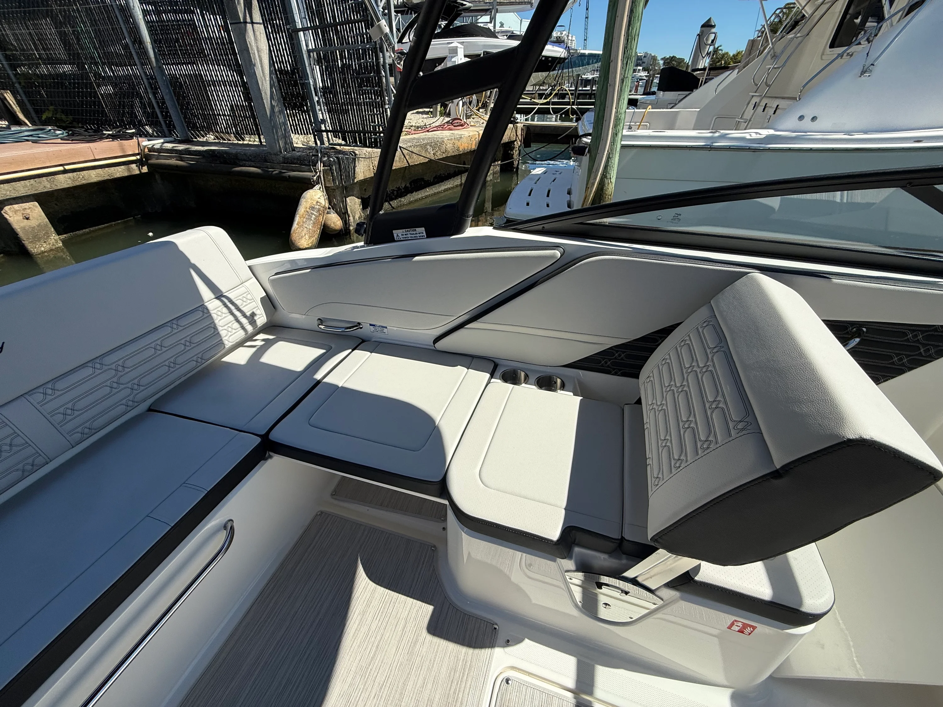 2026 Sea Ray SPX 210 Outboard Image Thumbnail #6