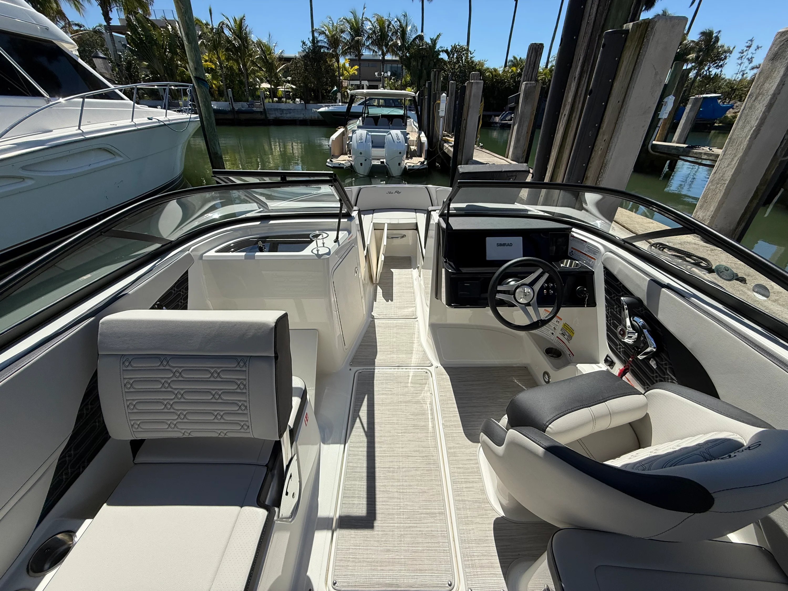 2026 Sea Ray SPX 210 Outboard Image Thumbnail #4