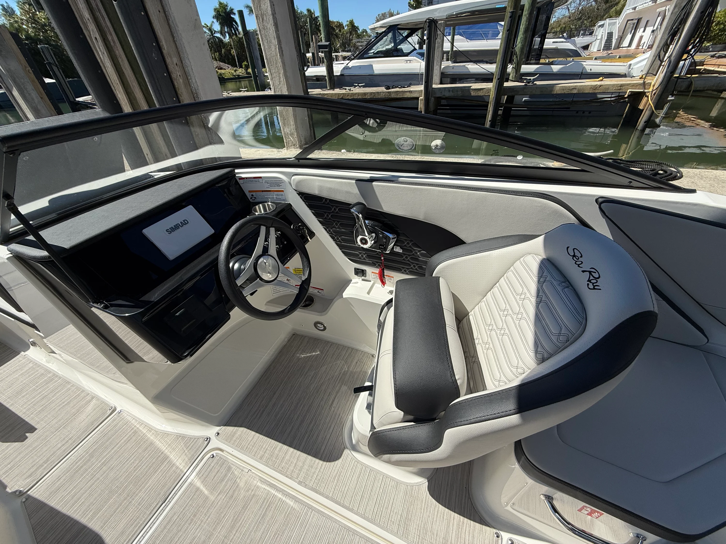 2026 Sea Ray SPX 210 Outboard Image Thumbnail #5