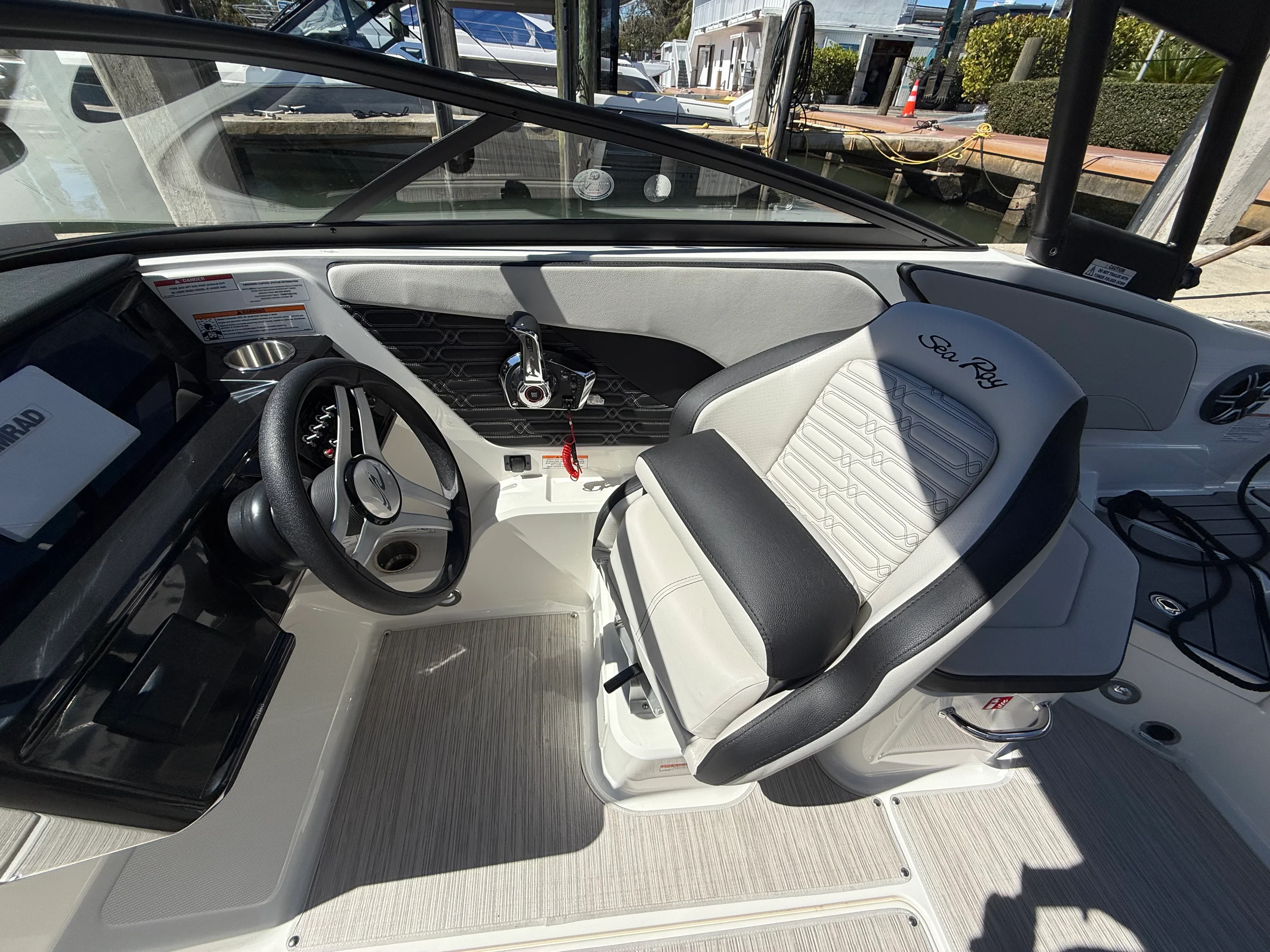 2026 Sea Ray SPX 210 Outboard Image Thumbnail #13