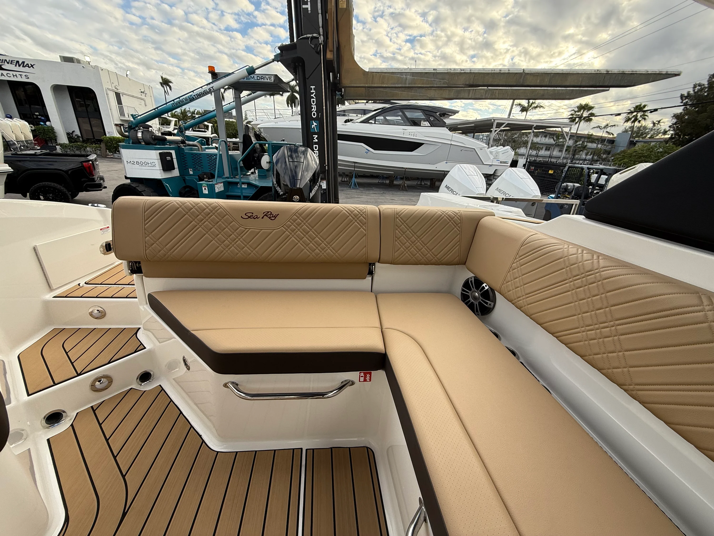 2026 Sea Ray SDX 270 Outboard Image Thumbnail #12