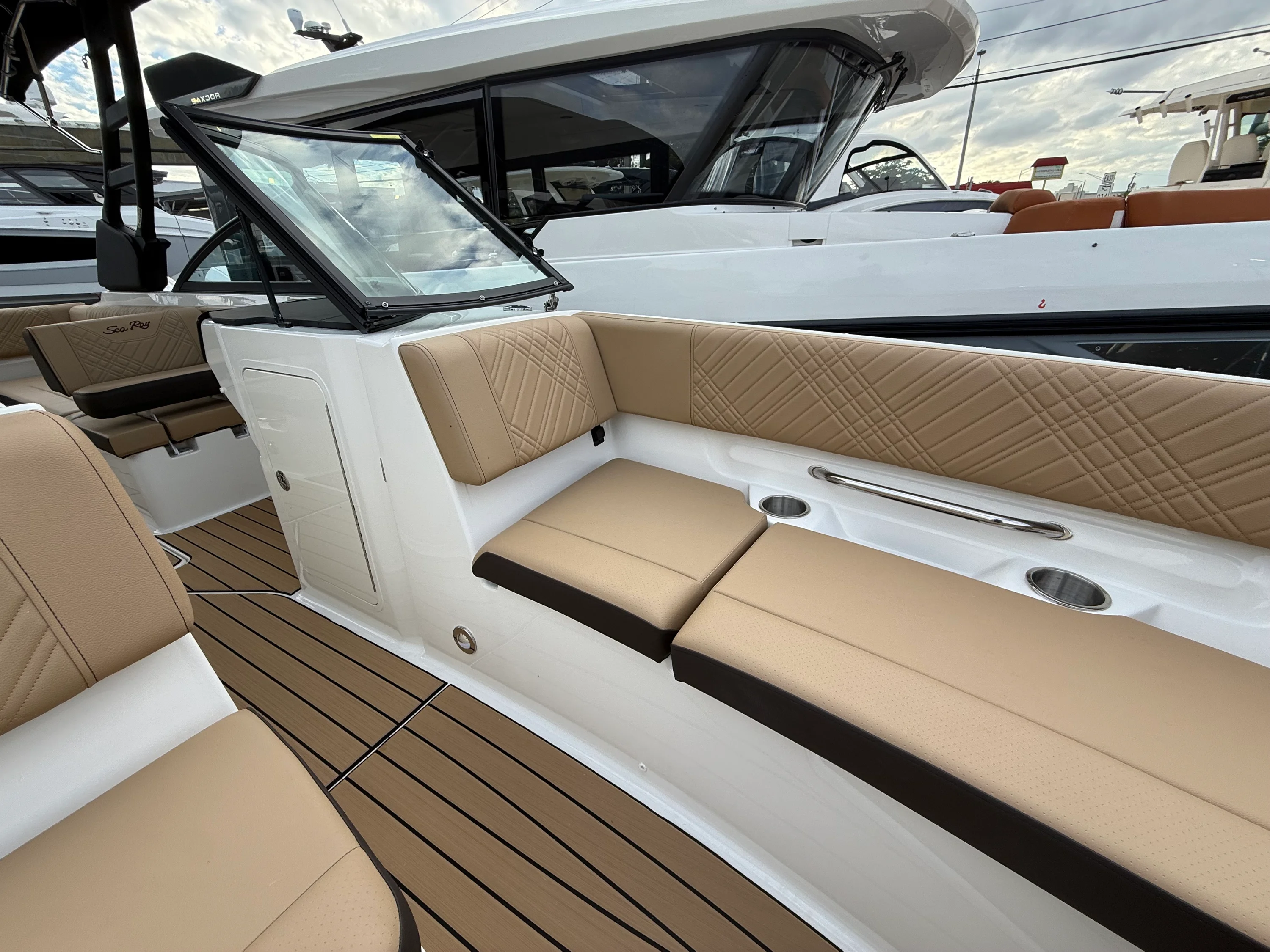 2026 Sea Ray SDX 270 Outboard Image Thumbnail #36