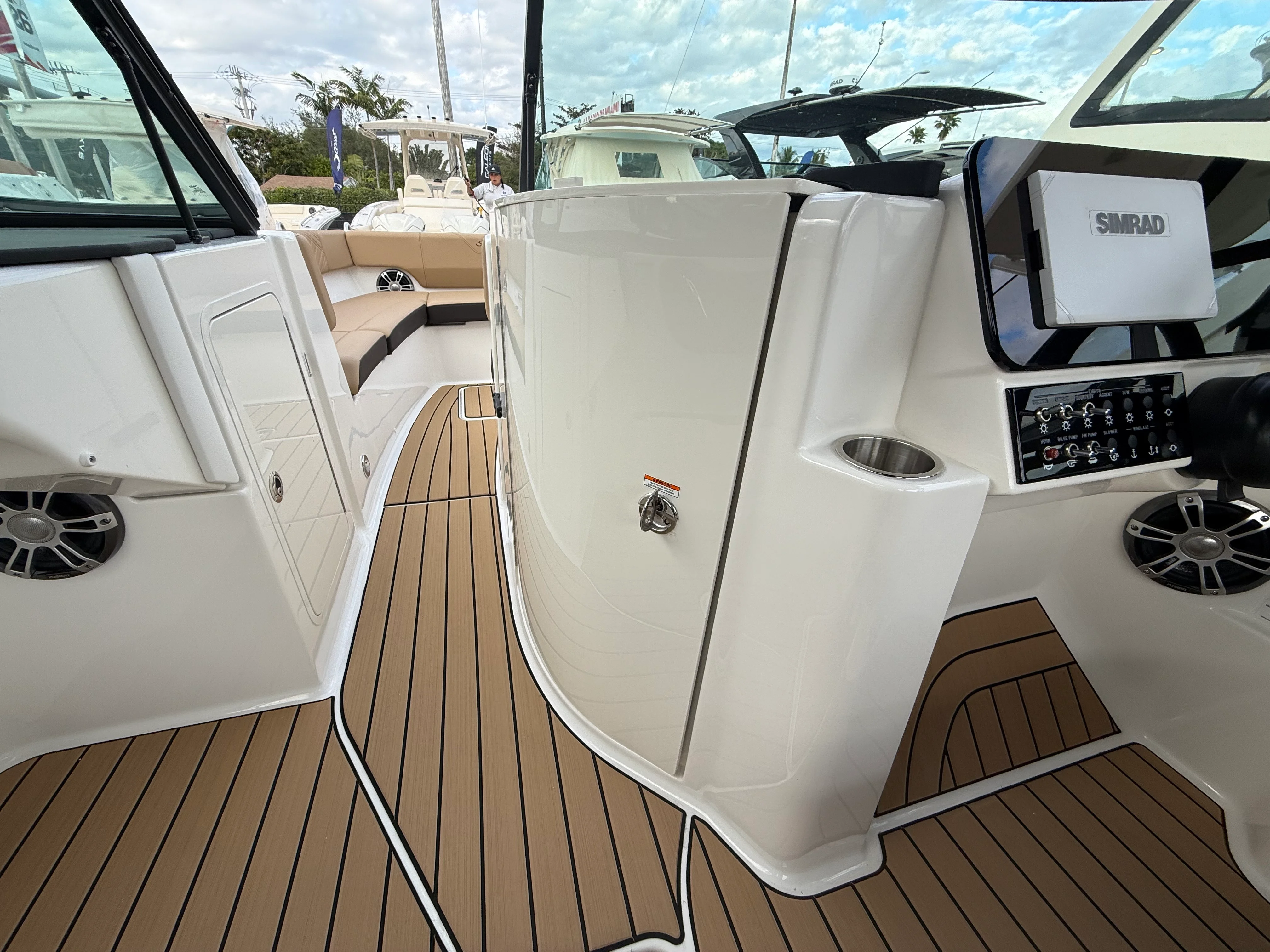 2026 Sea Ray SDX 270 Outboard Image Thumbnail #26