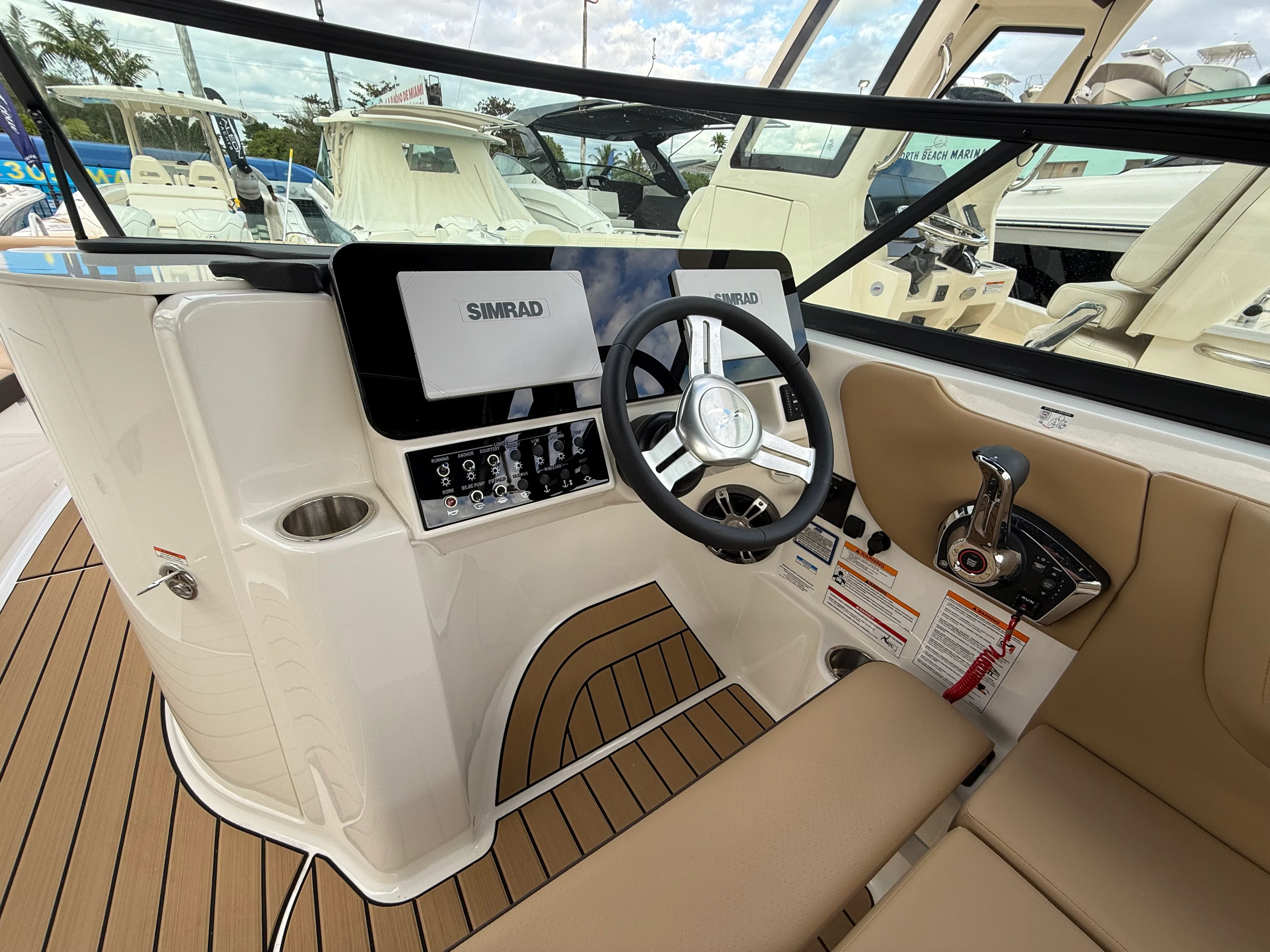 2026 Sea Ray SDX 270 Outboard Image Thumbnail #18