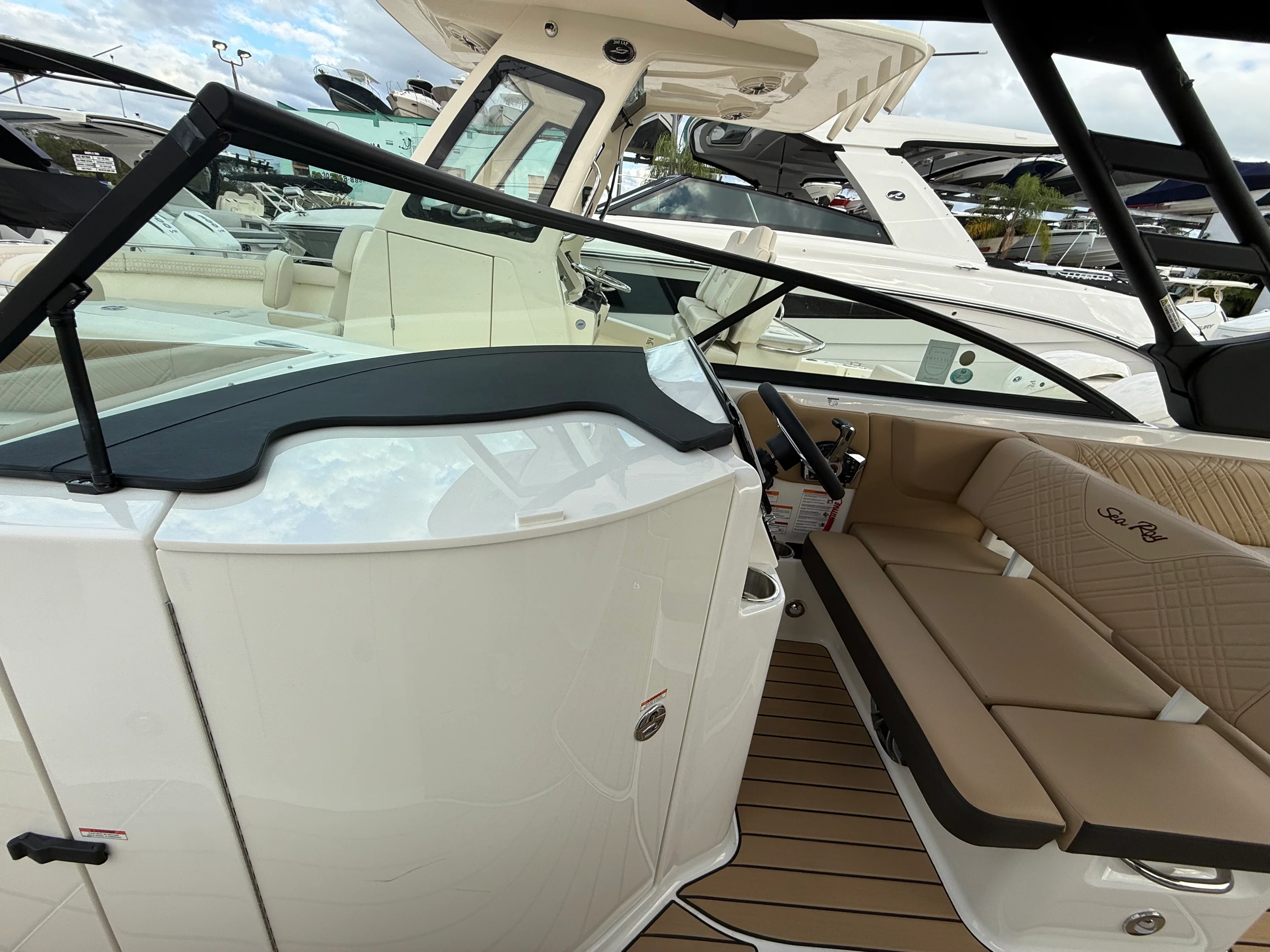 2026 Sea Ray SDX 270 Outboard Image Thumbnail #38