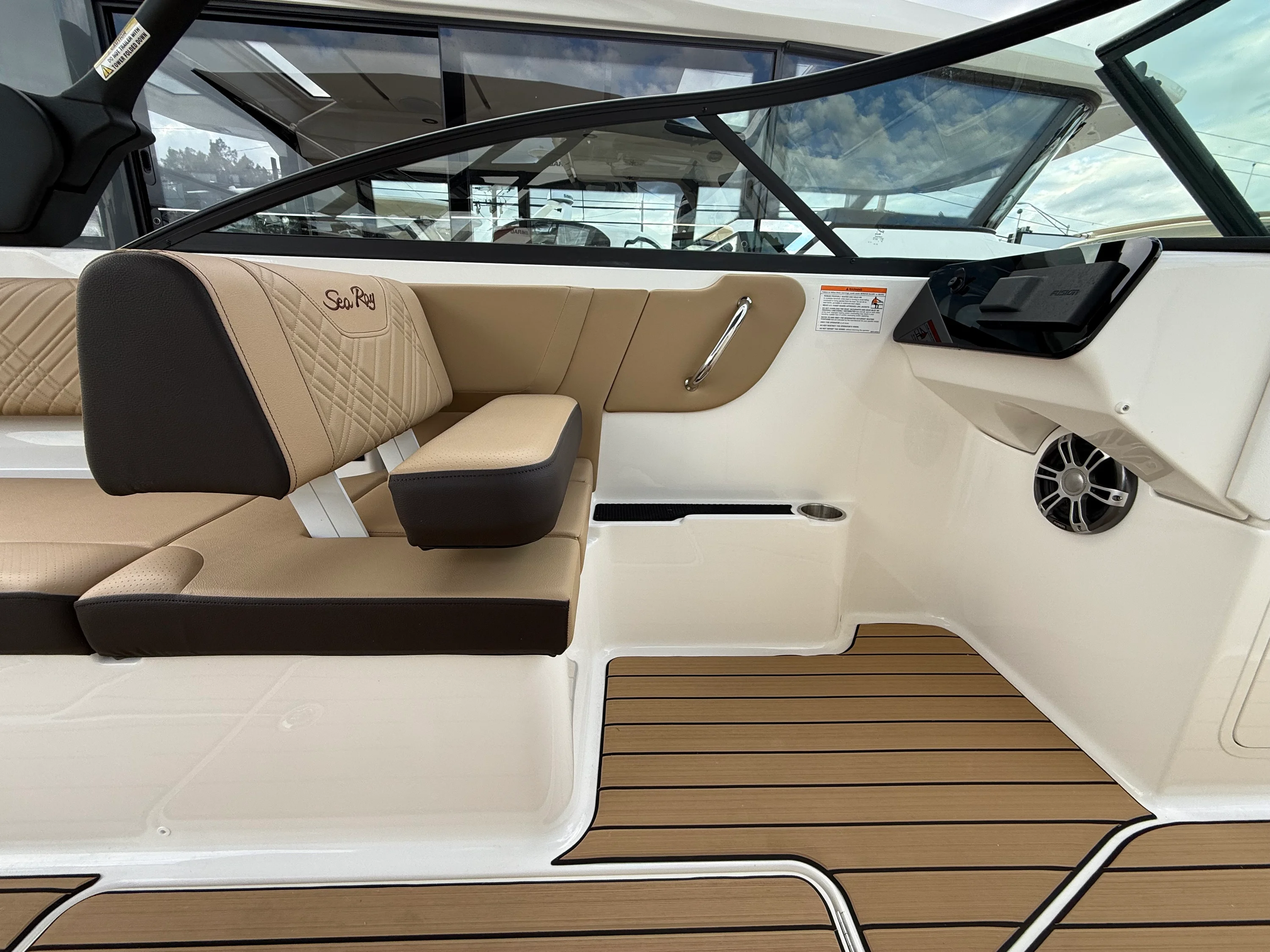 2026 Sea Ray SDX 270 Outboard Image Thumbnail #23