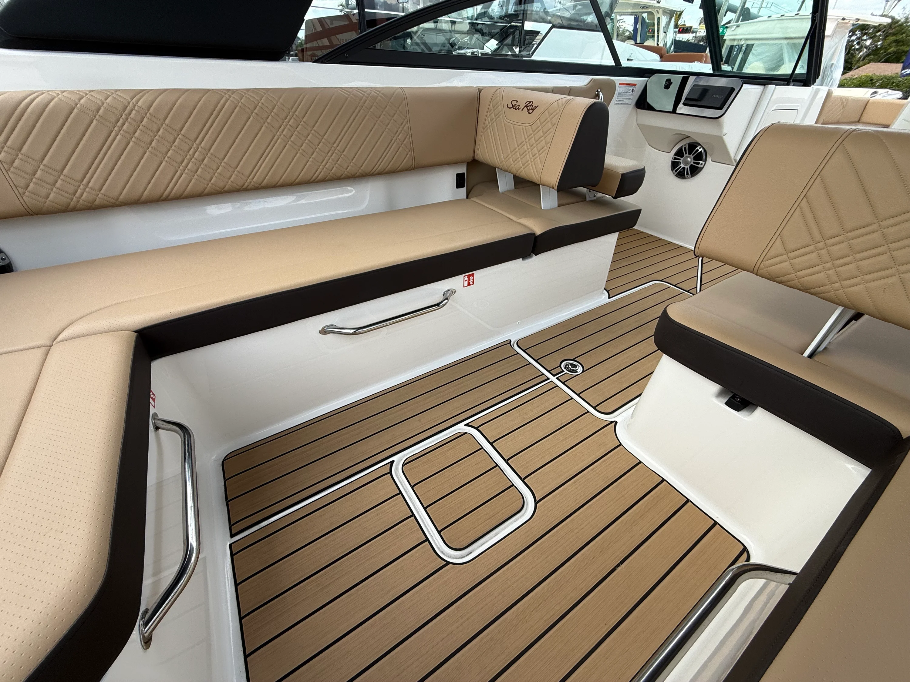 2026 Sea Ray SDX 270 Outboard Image Thumbnail #10