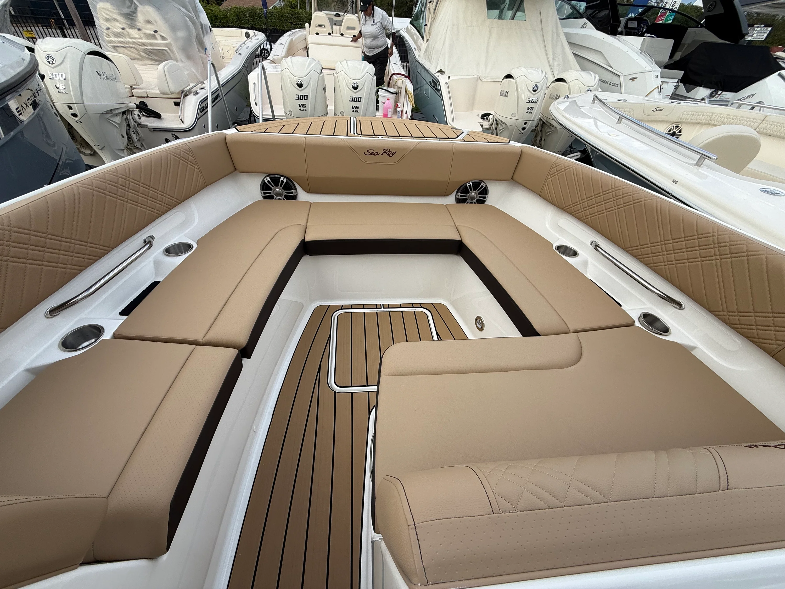 2026 Sea Ray SDX 270 Outboard Image Thumbnail #30