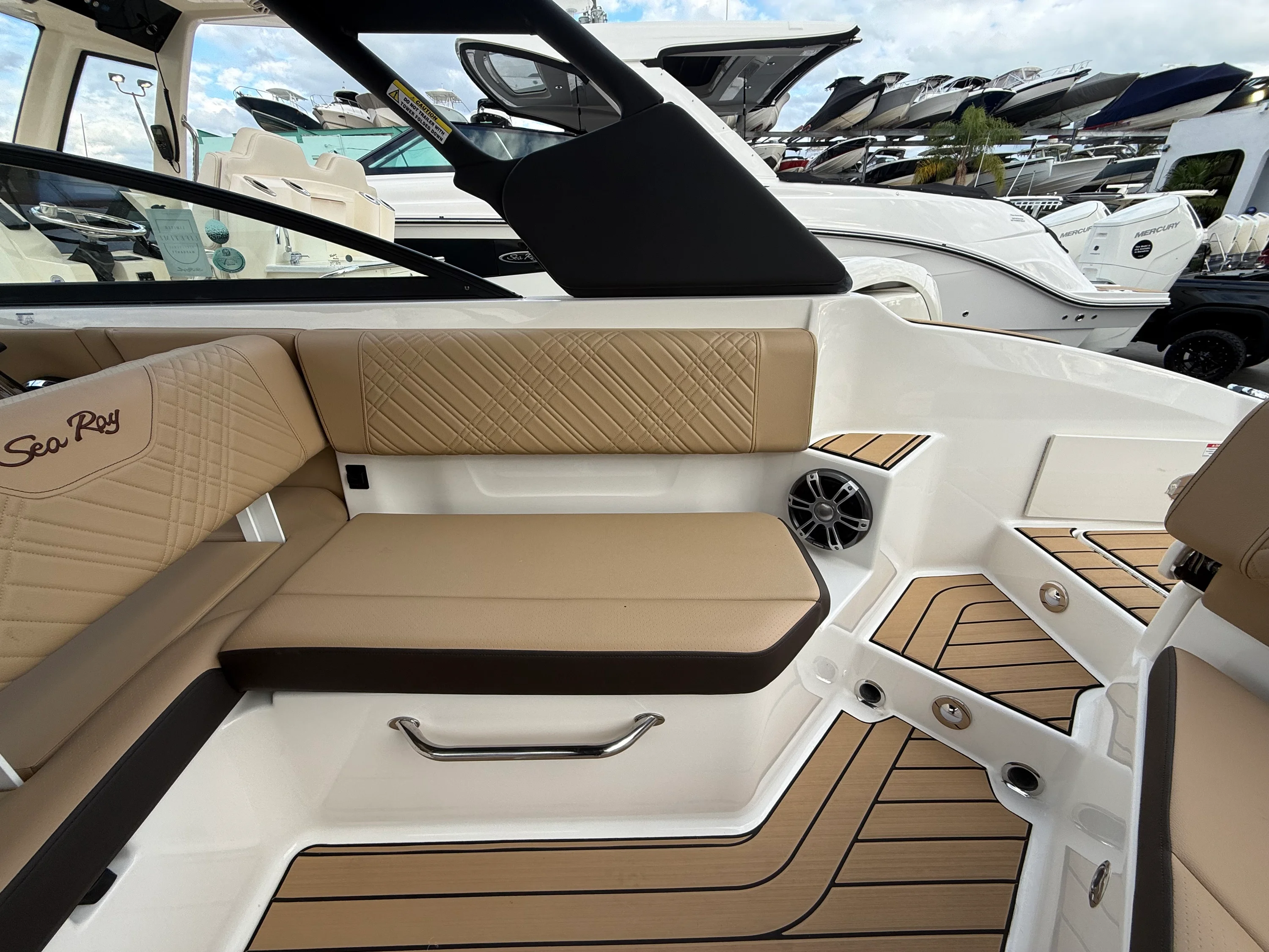 2026 Sea Ray SDX 270 Outboard Image Thumbnail #13