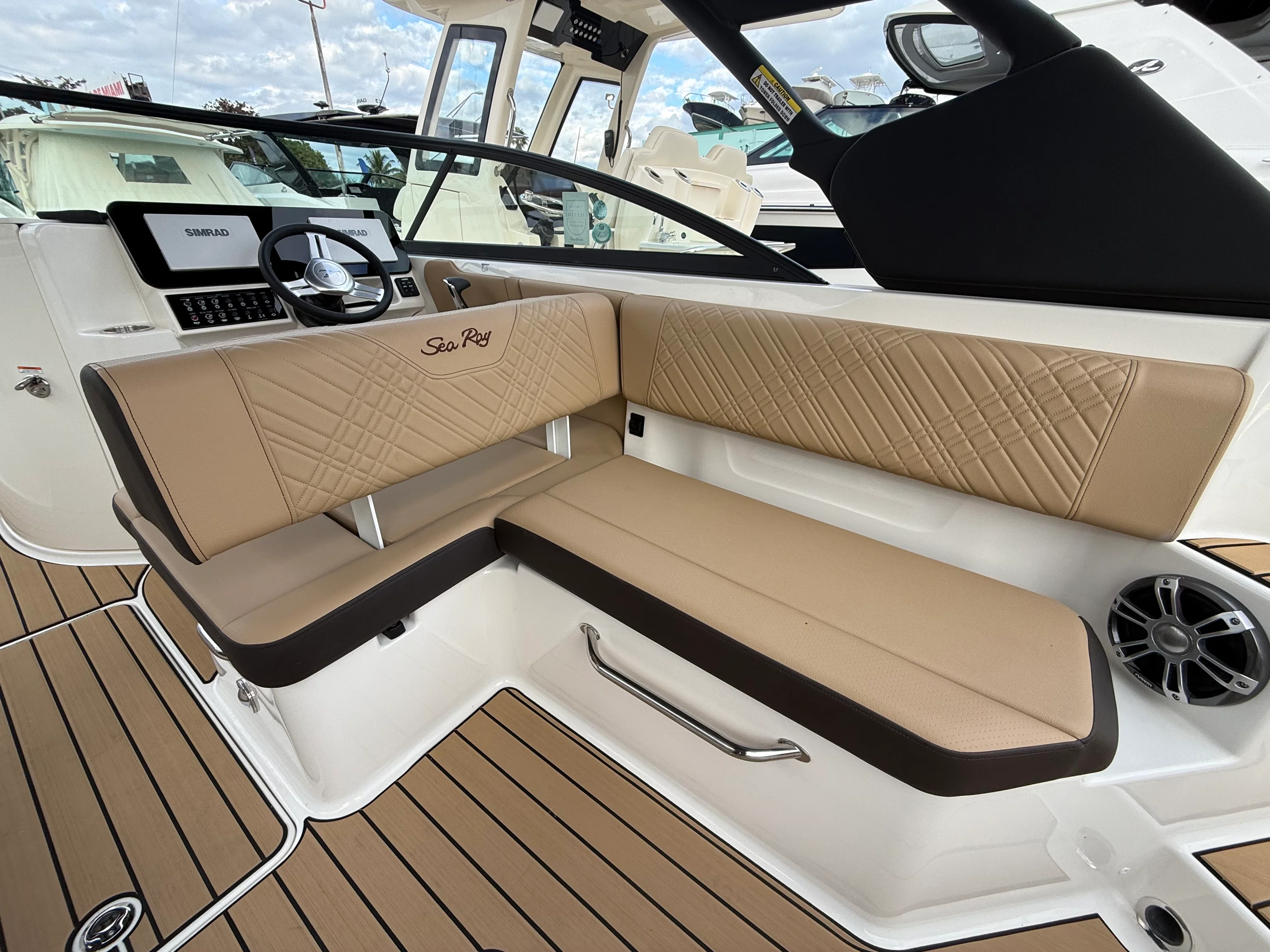 2026 Sea Ray SDX 270 Outboard Image Thumbnail #14