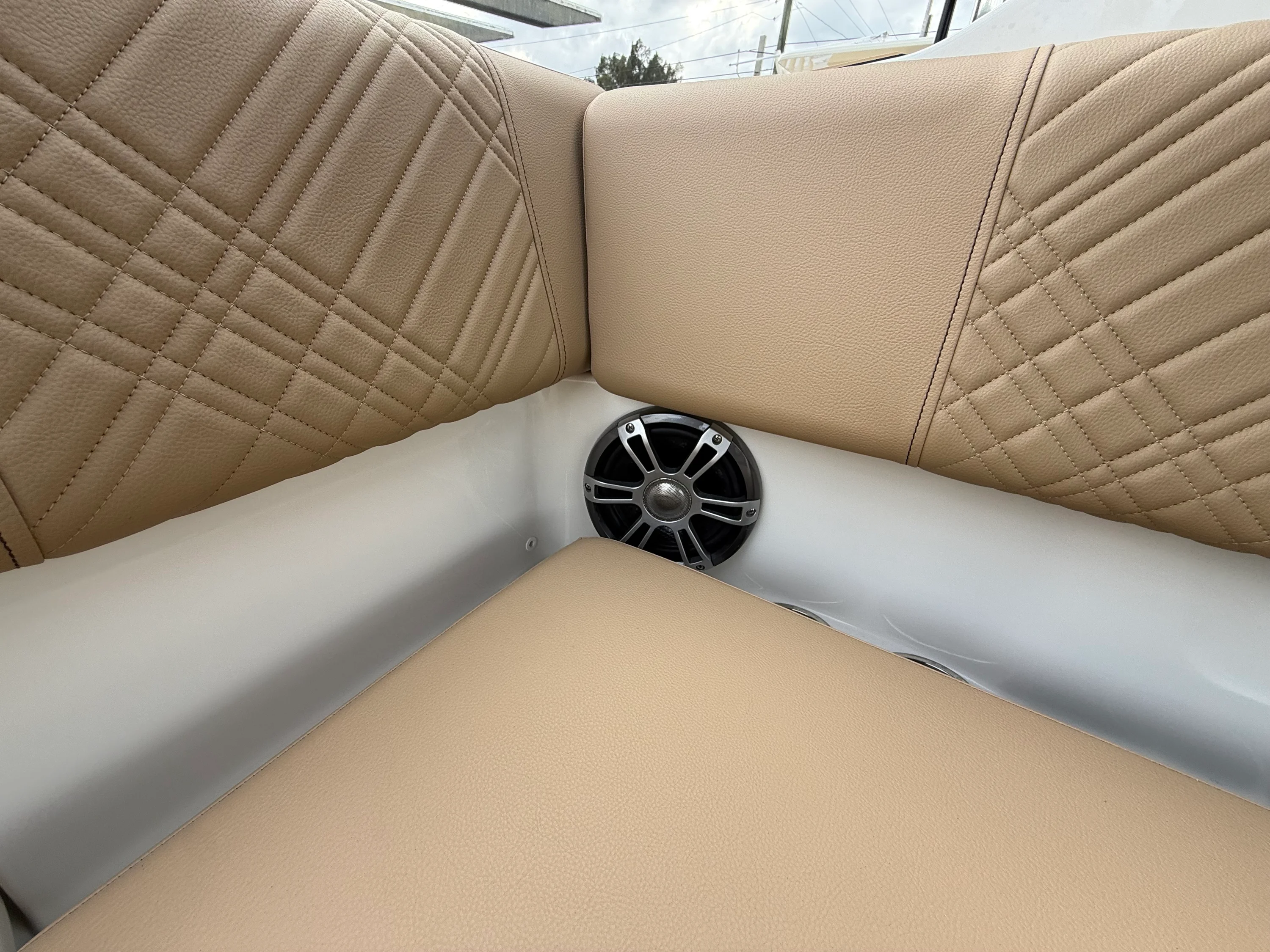 2026 Sea Ray SDX 270 Outboard Image Thumbnail #16